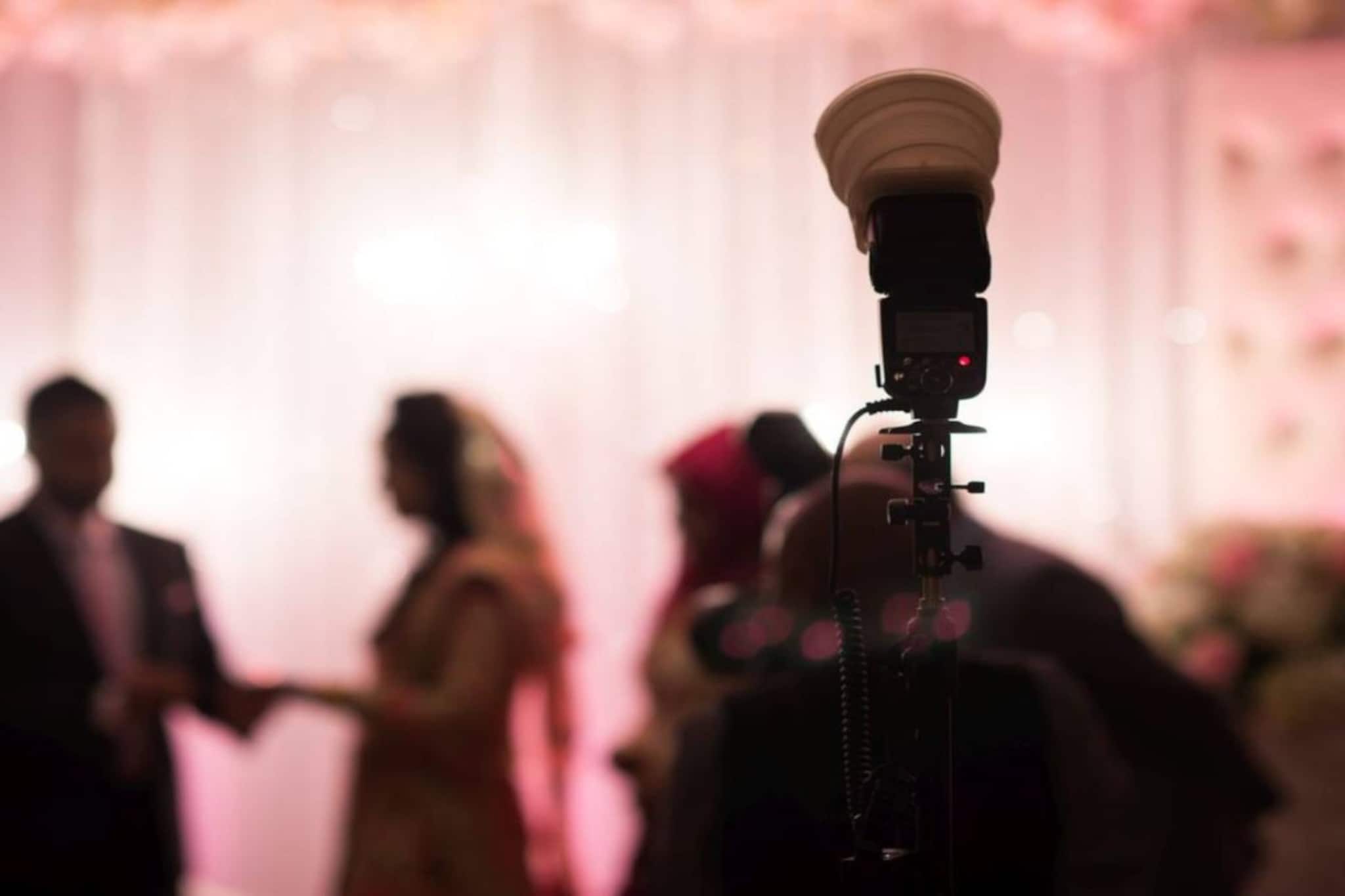 വിവാഹമുഹൂർത്തങ്ങൾ എടുക്കാൻ വിട്ടുപോയ ഫോട്ടോഗ്രാഫർ രണ്ടര ലക്ഷം രൂപ നഷ്ടപരിഹാരം നൽകാൻ ഉത്തരവ്