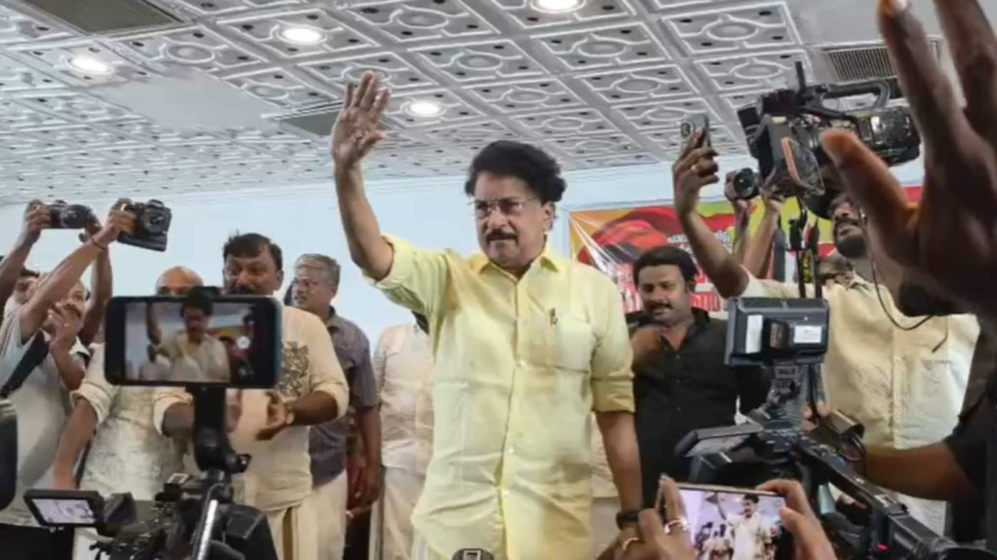 പാലക്കാട്ടെ സിപിഎം വിമത കൺവെൻഷനിൽ പി കെ ശശി; 'തീവ്രത'യോടെ സ്വീകരിച്ച് പ്രവർത്തകർ