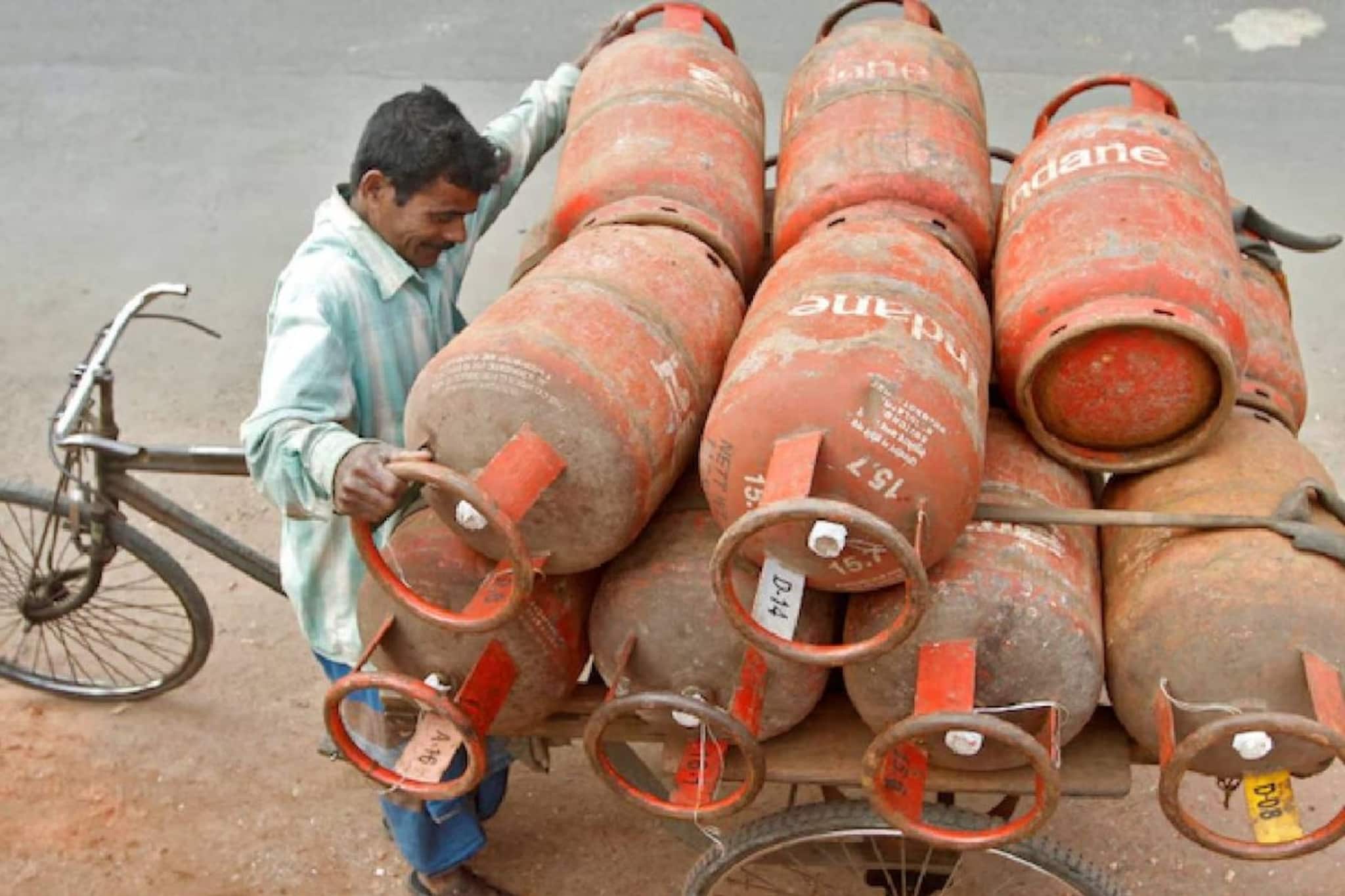 പിഎൻജി ഉണ്ടെങ്കിൽ അതിലേക്ക് മാറാത്തവർക്ക് എൽപിജി ഇല്ല; വിതരണം നിർത്താൻ സർക്കാർ ഉത്തരവ്