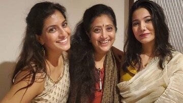 രാധികയെ മുന്നിലിരുത്തി ശരത്കുമാറിന്റെ ആദ്യഭാര്യ പറഞ്ഞ വാക്കുകൾ; കയ്യടിച്ച് മകൾ വരലക്ഷ്മി