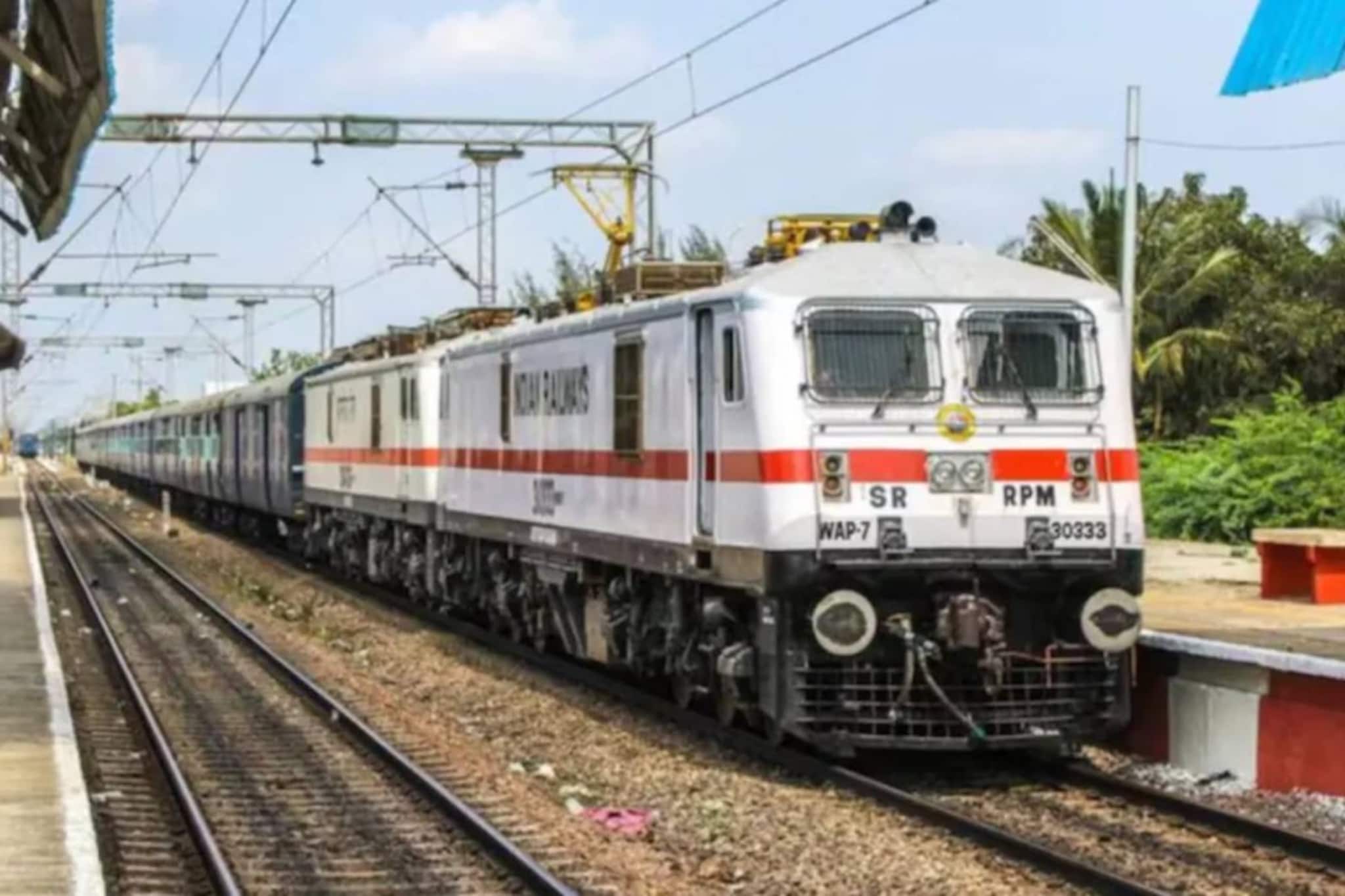 ട്രെയിൻ പുറപ്പെടുന്നതിന് 8 മണിക്കൂറിൽ താഴെ മാത്രം സമയം ബാക്കിയുള്ളപ്പോൾ കൺഫേം ടിക്കറ്റുകൾ റദ്ദാക്കിയാൽ റീഫണ്ട് ഇല്ല