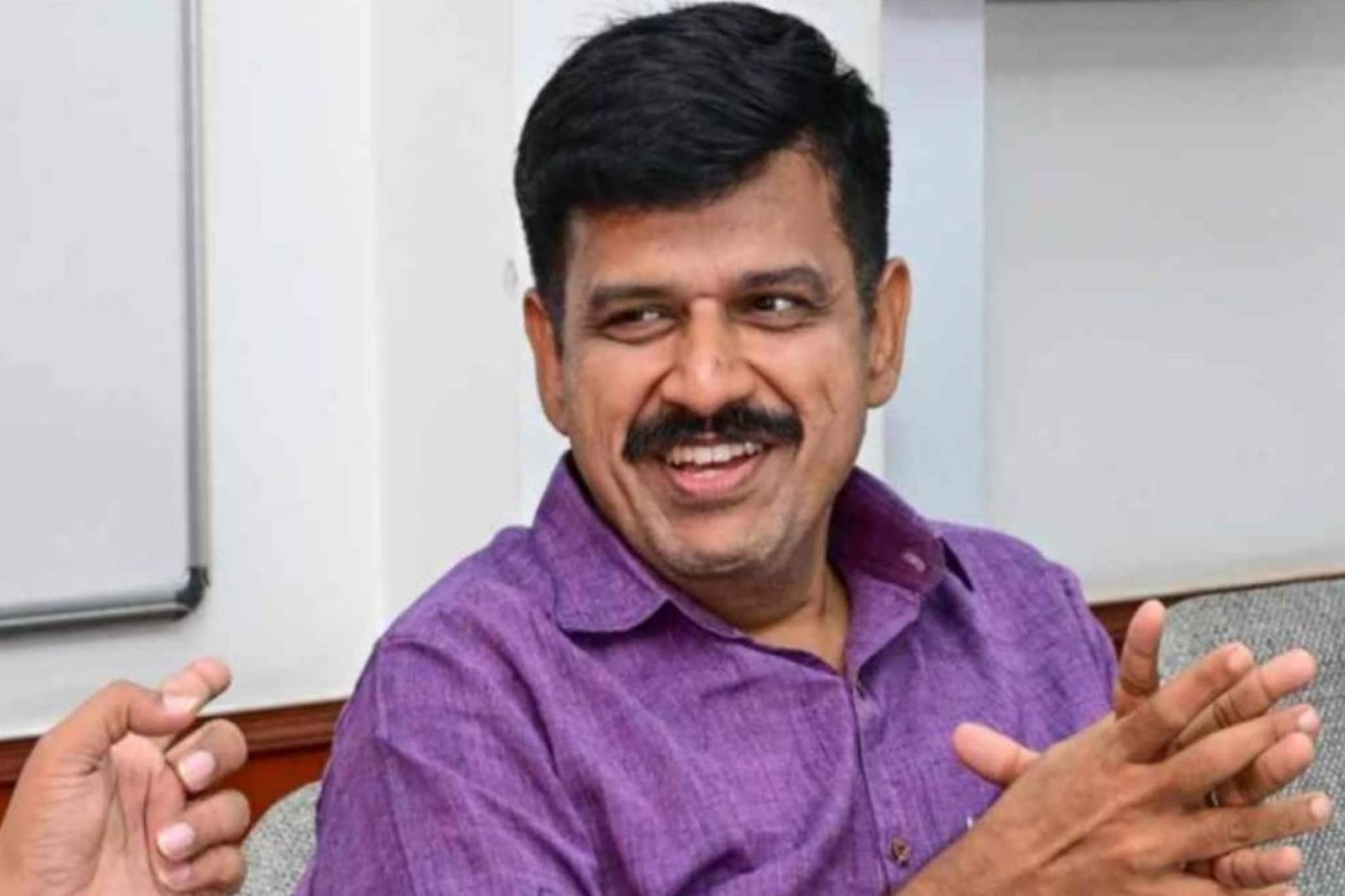 തൃക്കരിപ്പൂരിന് പുറത്തുനിന്നുള്ള ആളല്ല! ആ രഹസ്യം വെളിപ്പെടുത്തി സന്ദീപ് വാര്യർ മണ്ഡലത്തിൽ