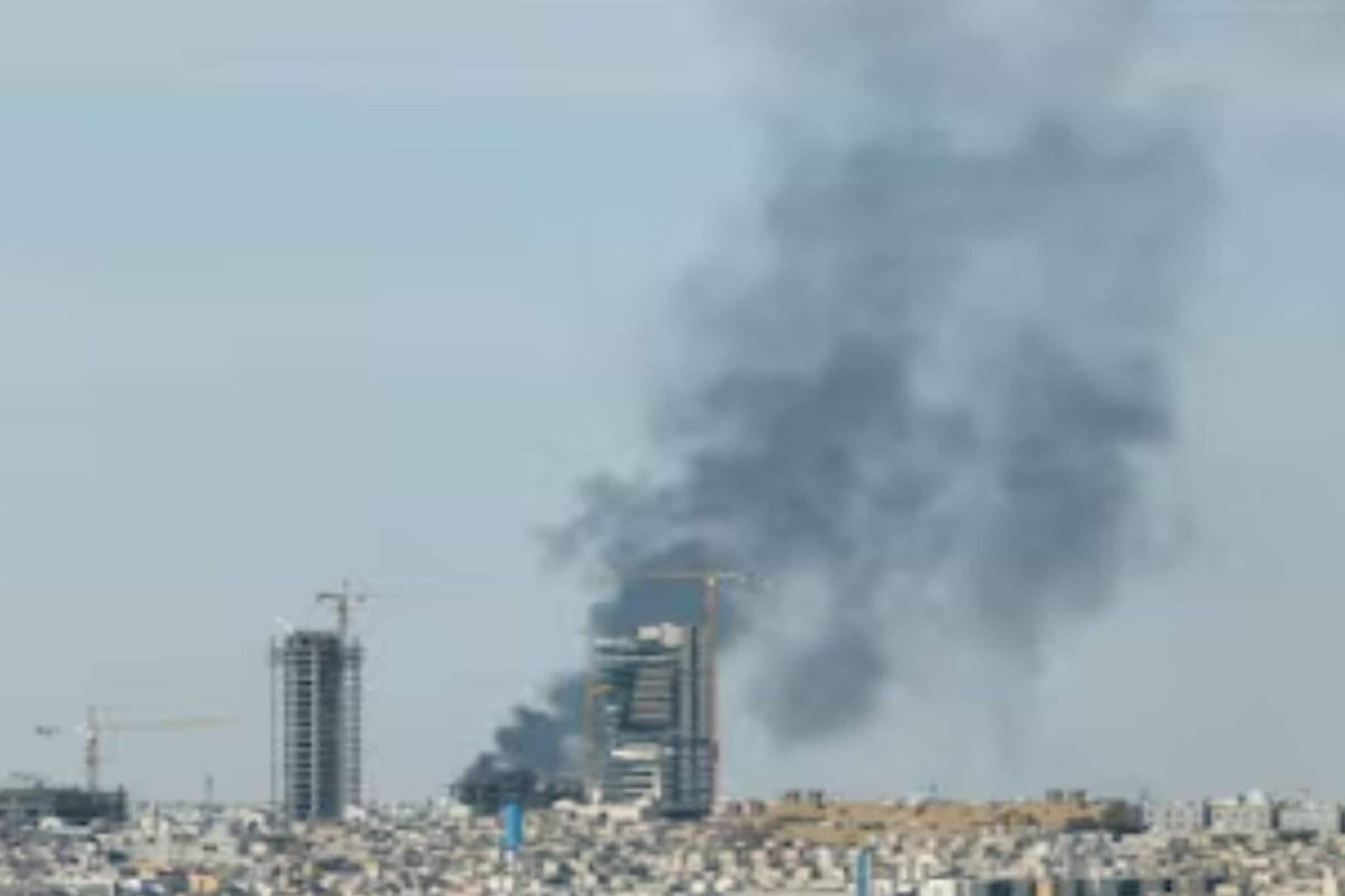 സൗദിയിൽ ജനവാസമേഖലയ്ക്ക് നേരെ ഇറാന്റെ മിസൈൽ ആക്രമണം; ഇന്ത്യക്കാരെല്ലാം സുരക്ഷിതരാണെന്ന് എംബസി സൗദിയിൽ ജനവാസമേഖലയ്ക്ക് നേരെ ഇറാന്റെ മിസൈൽ ആക്രമണം; ഇന്ത്യക്കാരെല്ലാം സുരക്ഷിതരാണെന്ന് എംബസി