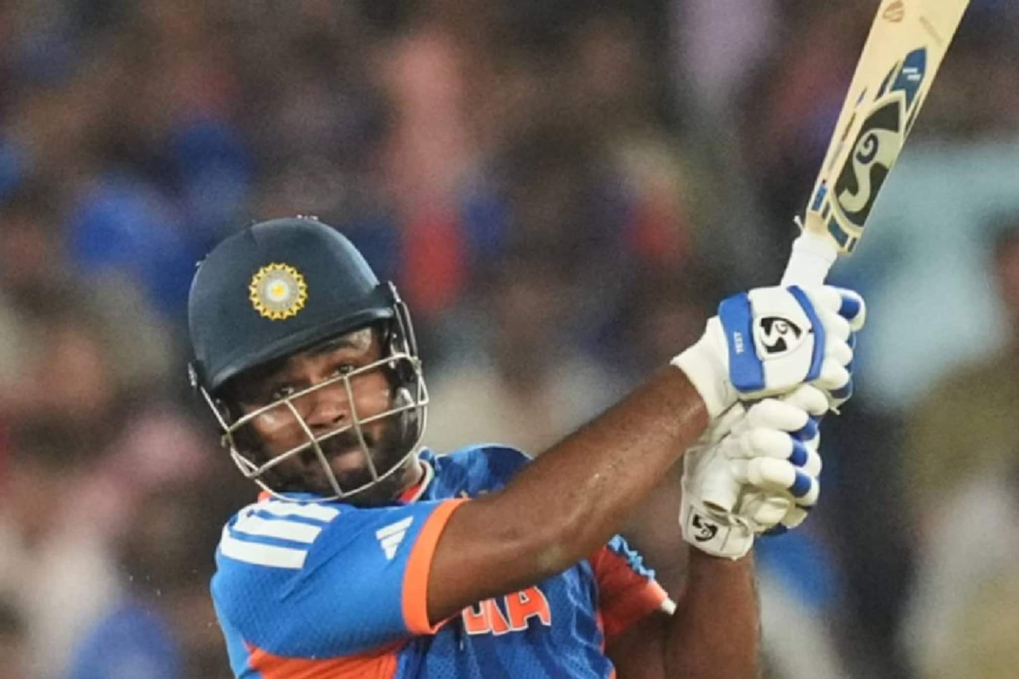 കട മുതലാളി സഞ്ജു ഫാൻ;ഇന്ത്യ ജയിച്ചപ്പോൾ ജീവനക്കാർക്ക് കൊടുത്തത് 2000 രൂപ വീതം; സെമി ഫൈനൽ ജയത്തിൽ 1000