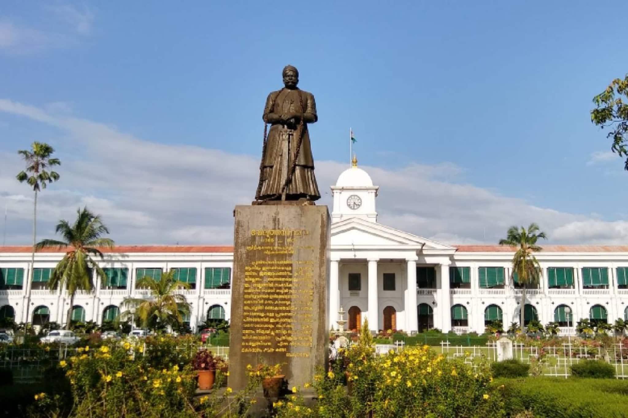 രാത്രി ഗൂഗിള് മാപ്പ് നോക്കി വാഹനമോടിച്ചു നേരെ സെക്രട്ടേറിയറ്റിലേക്ക് ; മൂന്ന് യുവാക്കള് പിടിയില് രാത്രി ഗൂഗിള് മാപ്പ് നോക്കി വാഹനമോടിച്ചു നേരെ സെക്രട്ടേറിയറ്റിലേക്ക് ; മൂന്ന് യുവാക്കള് പിടിയില്