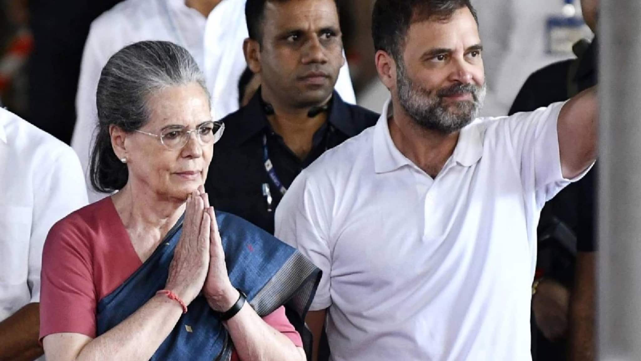 സോണിയ ഗാന്ധി ആശുപത്രിയിൽ; രാഹുൽ ഗാന്ധി കേരളം പര്യടനം ഒഴിവാക്കി