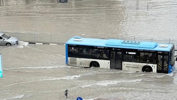 യുഎഇയിൽ റെക്കോഡ് മഴ; തുടർച്ചയായ നാലാംദിവസവും ശക്തമായ മഴയും കാറ്റും; ജനജീവിതം തടസപ്പെട്ടു യുഎഇയിൽ റെക്കോഡ് മഴ; തുടർച്ചയായ നാലാംദിവസവും ശക്തമായ മഴയും കാറ്റും; ജനജീവിതം തടസപ്പെട്ടു