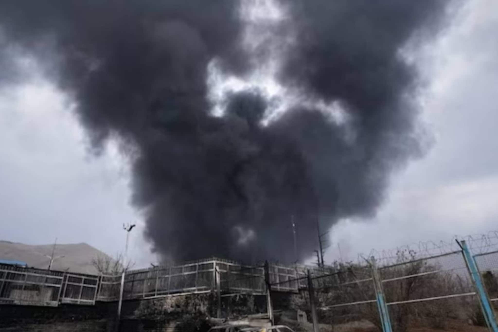 ഭാര്യയുമായി സംസാരിക്കുന്നതിനിടെ ഉഗ്രസ്ഫോടനം, സൗദിയിൽ ഇറാന്റെ വ്യോമാക്രമണത്തിൽ ഇന്ത്യൻ പൗരൻ കൊല്ലപ്പെട്ടു ഭാര്യയുമായി സംസാരിക്കുന്നതിനിടെ ഉഗ്രസ്ഫോടനം, സൗദിയിൽ ഇറാന്റെ വ്യോമാക്രമണത്തിൽ ഇന്ത്യൻ പൗരൻ കൊല്ലപ്പെട്ടു