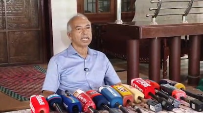 വി കുഞ്ഞികൃഷ്ണൻ വി കുഞ്ഞികൃഷ്ണൻ