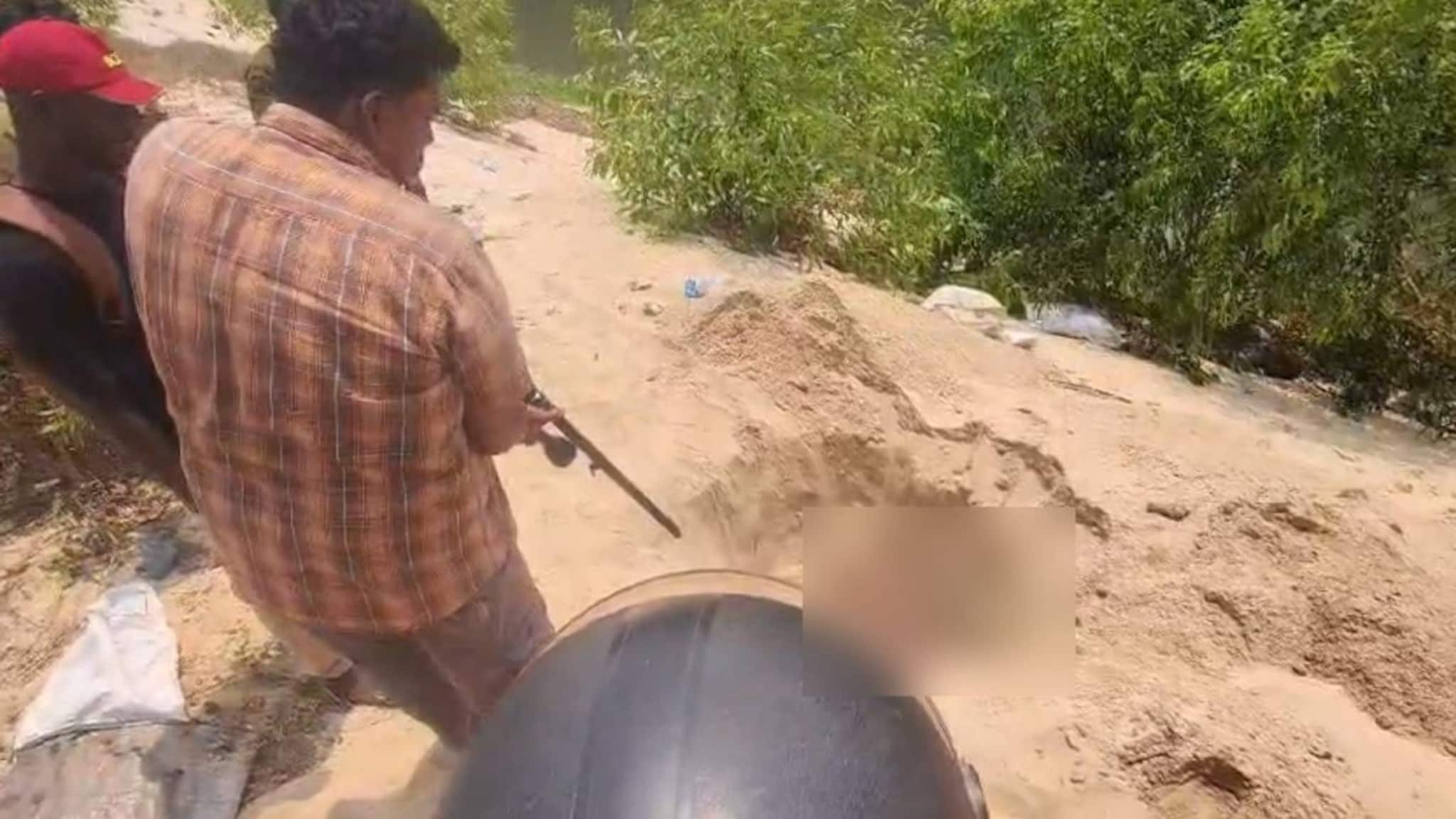 തിരുവനന്തപുരം നഗരത്തിൽ വാഹനമിടിച്ച് പരിക്കേറ്റ് കിടന്ന കാട്ടുപന്നിയെ വെടിവെച്ച്‌ കൊന്ന് കുഴിച്ചുമൂടി