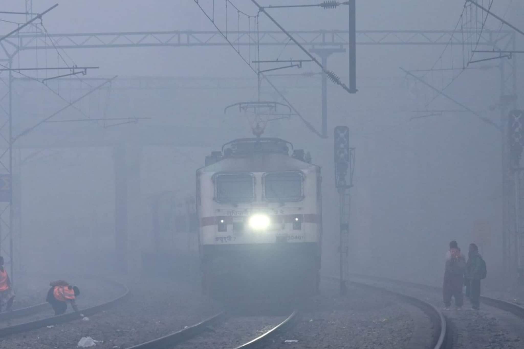 വർഷത്തിൽ രണ്ടു ദിവസം മാത്രം ട്രെയിനുകൾ സർവീസ് നടത്തുന്ന ഇന്ത്യയിലെ റെയിൽവേ സ്റ്റേഷൻ ഏതെന്നറിയുമോ?