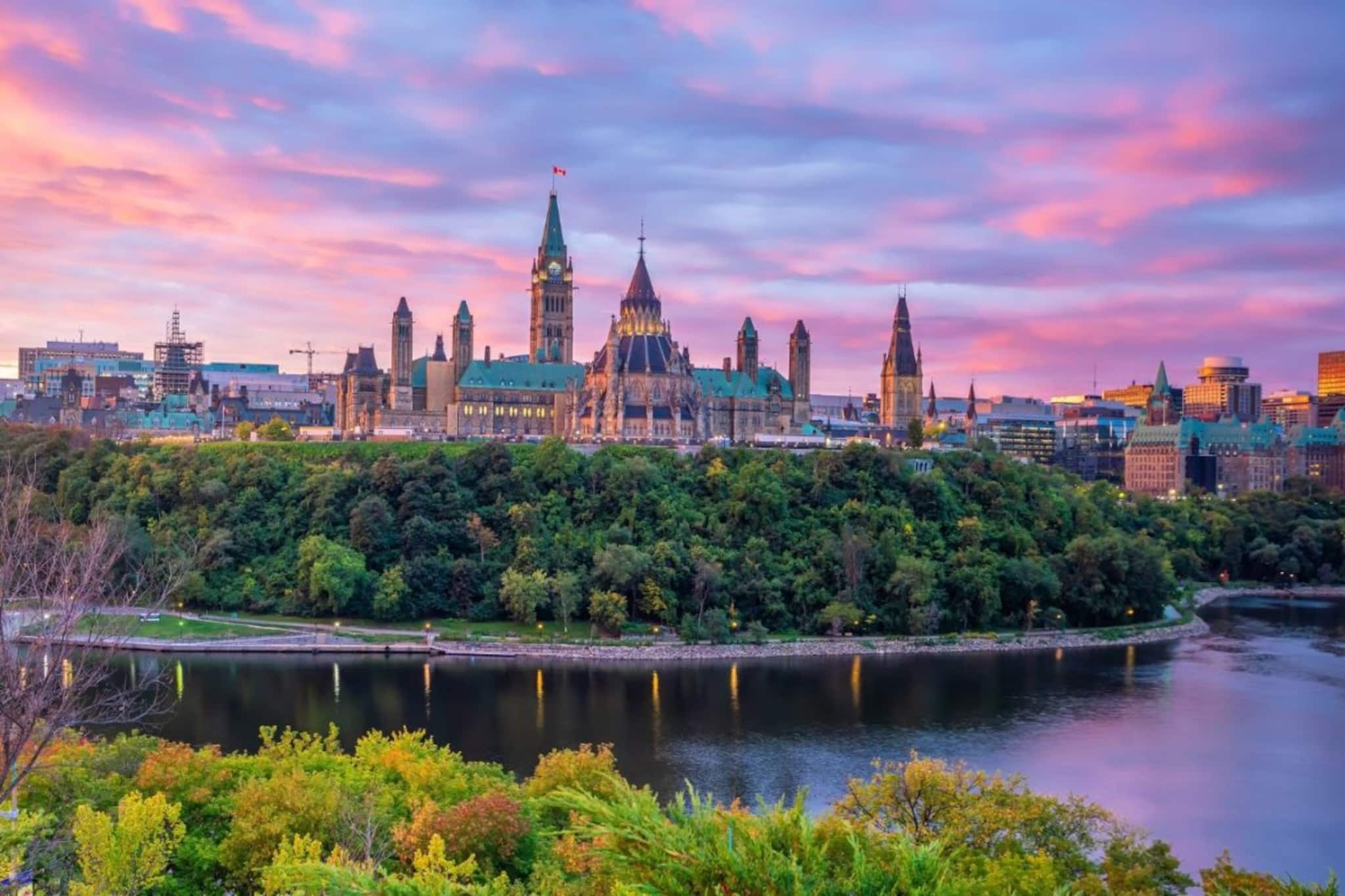 കാനഡയിൽ പുതിയ കുടിയേറ്റ നിയമങ്ങൾ; വിസ ഫീസിലും വർക്ക് പെർമിറ്റിലും മാറ്റങ്ങൾ