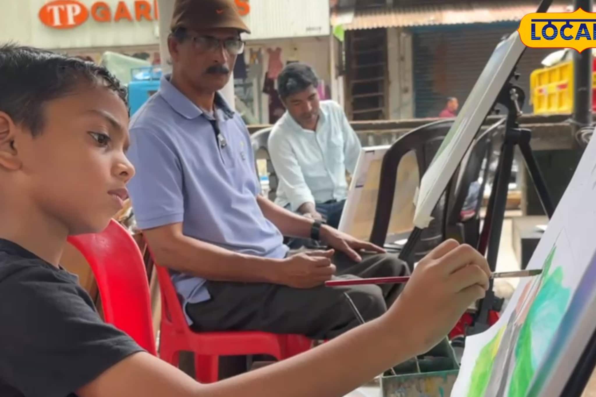 ചായക്കൂട്ടുകൾ പറയുന്ന വികസനഗാഥ; തിരുവമ്പാടിയിലെ വേറിട്ട പ്രചാരണ പരിപാടിയിൽ താരമായി ഒന്നാം ക്ലാസുകാരൻ