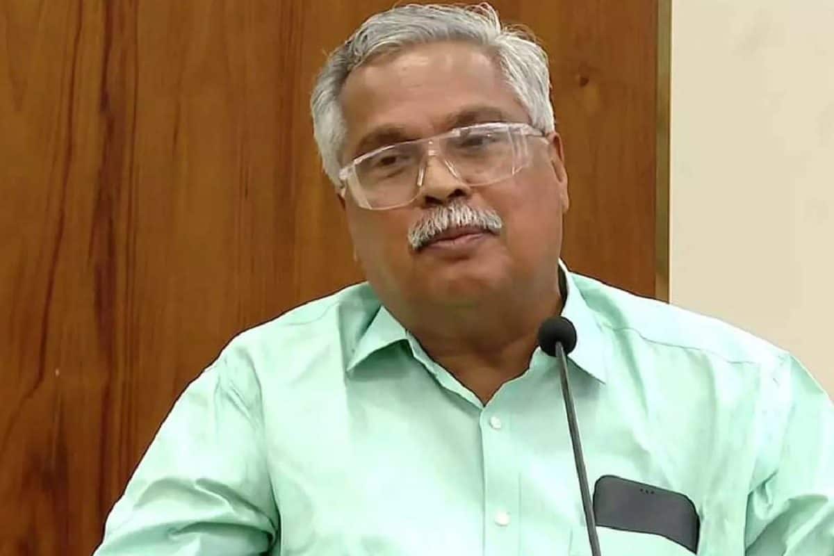 'കുംഭമേള വൈറൽതാരത്തിന്റെ വിവാഹം ഇപ്പോഴും കേരള സ്റ്റോറി തന്നെയാണ്': ബിനോയ് വിശ്വം