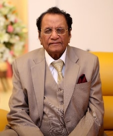 വയസ് 93; രാജ്യത്തെ ഏറ്റവും പ്രായം കൂടിയ ശതകോടീശ്വരനായി മാറിയ LIC ഏജൻ്റ് വയസ് 93; രാജ്യത്തെ ഏറ്റവും പ്രായം കൂടിയ ശതകോടീശ്വരനായി മാറിയ LIC ഏജൻ്റ്