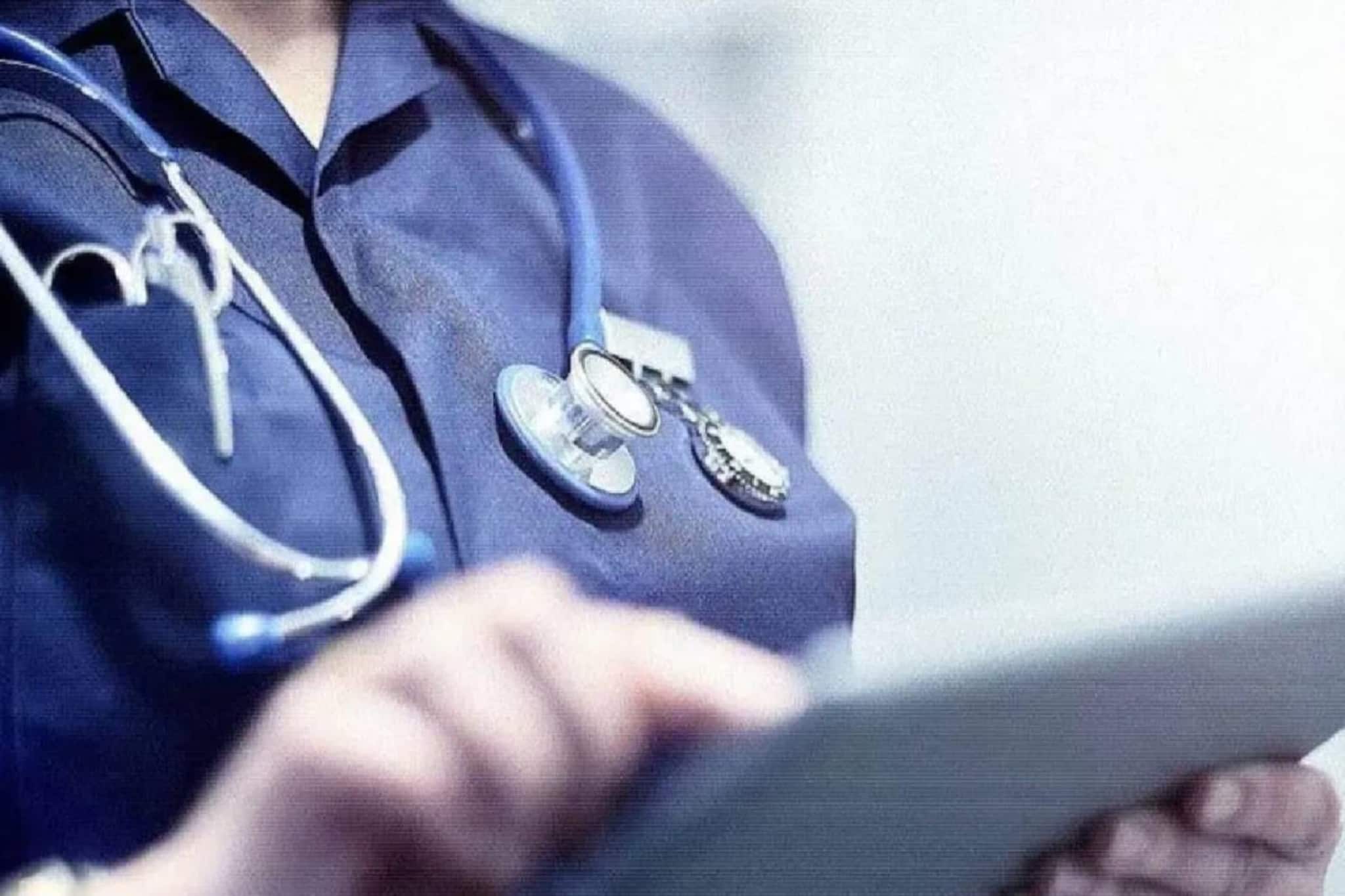 മലപ്പുറം പെരിന്തൽമണ്ണയിൽ സർക്കാർ ഡോക്ടർക്ക് പർദ ധരിച്ചെത്തിയ നാലുപേരുടെ ആക്രമണത്തിൽ ഗുരുതരമായി പരിക്ക്