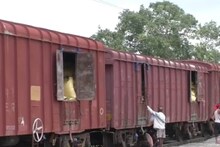 കോഴിക്കോട് ഗുഡ്സ് ട്രെയിനിന് മുകളിൽ സെൽഫി എടുക്കാൻ ശ്രമിച്ച പതിനെട്ടുകാരന് ഷോക്കേറ്റ് പൊള്ളൽ