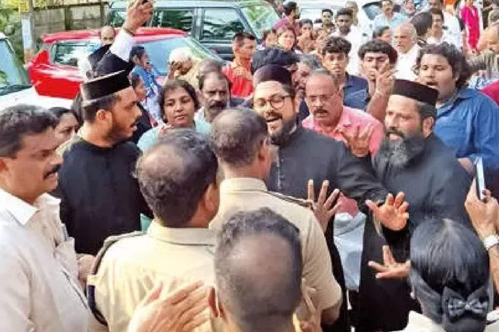 ഈസ്റ്റർ ദിനത്തിൽ കട്ടച്ചിറ പള്ളിയിൽ സംസ്കാരത്തിനിടെ സംഘർഷം;10 യാക്കോബായ വിശ്വാസികൾക്കും രണ്ട് പോലീസുകാർക്കും പരിക്ക ഈസ്റ്റർ ദിനത്തിൽ കട്ടച്ചിറ പള്ളിയിൽ സംസ്കാരത്തിനിടെ സംഘർഷം;10 യാക്കോബായ വിശ്വാസികൾക്കും രണ്ട് പോലീസുകാർക്കും പരിക്ക