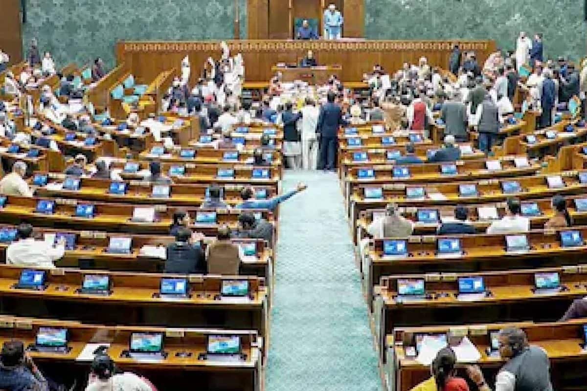 2023 വനിതാ സംവരണ നിയമം പ്രാബല്യത്തിൽ; ഏപ്രിൽ 16 മുതൽ നടപ്പായെന്ന് കേന്ദ്ര വിജ്ഞാപനം; പാർലമെന്റിൽ തർക്കം