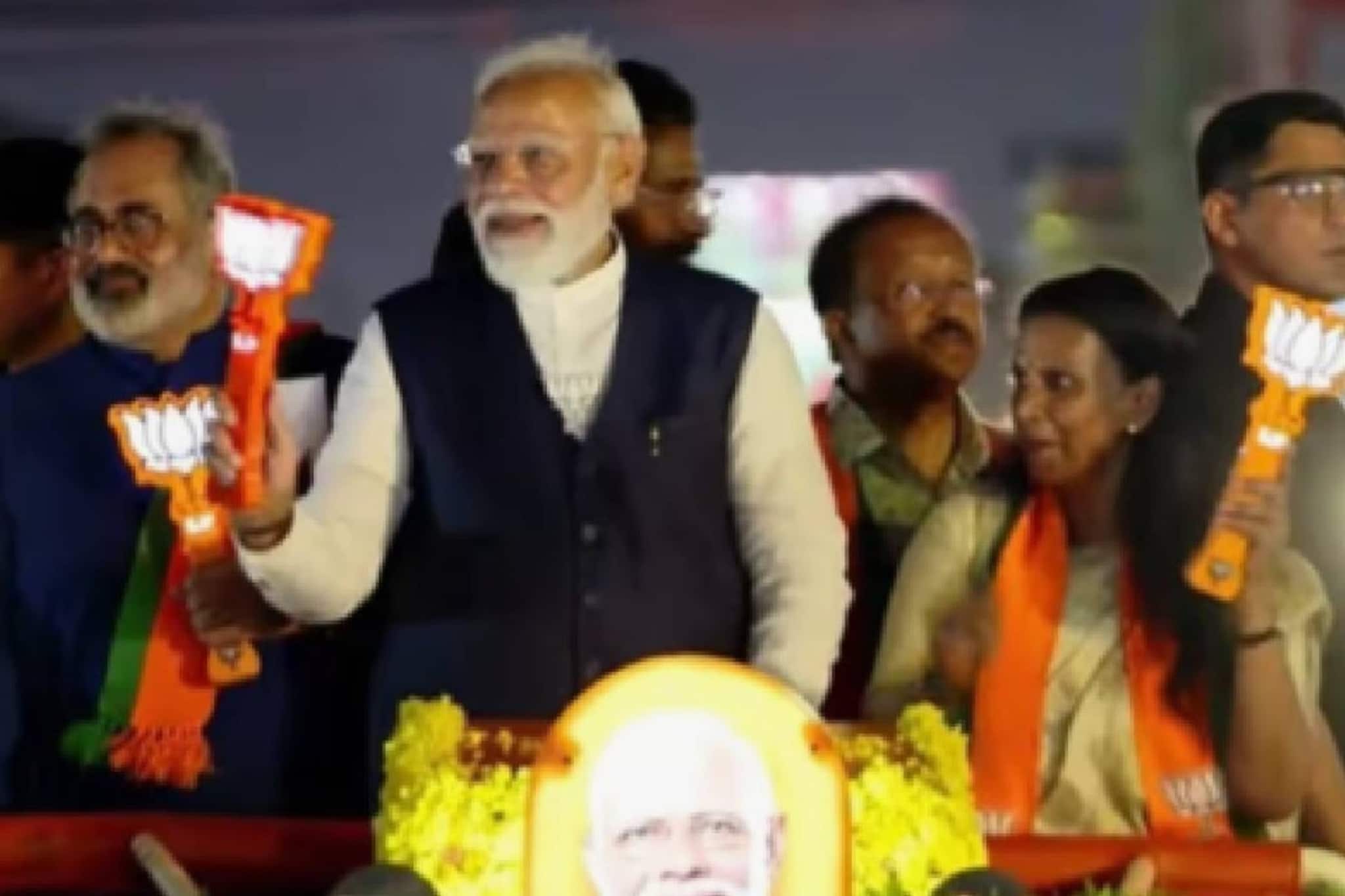 അനന്തപുരിയിൽ മോദി റോഡ് ഷോ; പ്രധാനമന്ത്രിയോടൊപ്പം നാല് മണ്ഡലങ്ങളിലെ സ്ഥാനാർത്ഥികൾ