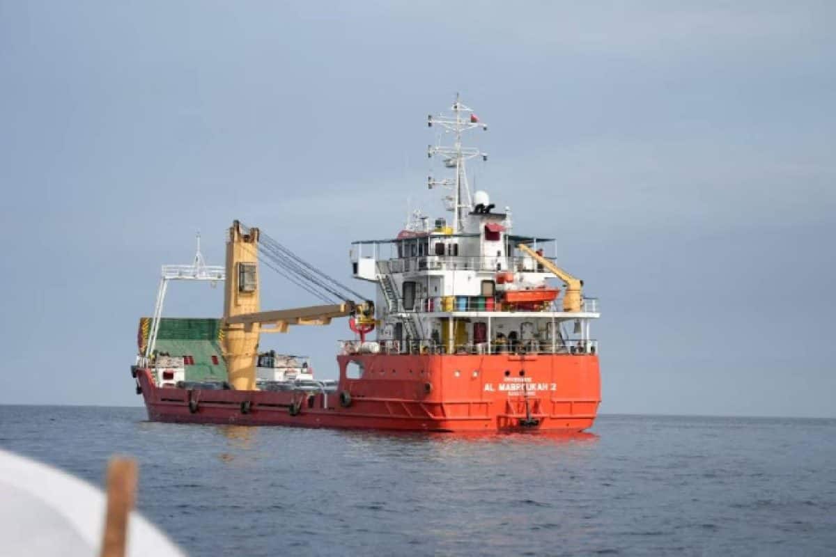 ലെബനൻ വെടിനിർത്തലിന് പിന്നാലെ എല്ലാ വാണിജ്യ കപ്പലുകൾക്കുമായി ഹോർമുസ് കടലിടുക്ക് തുറന്നുകൊടുത്ത് ഇറാൻ