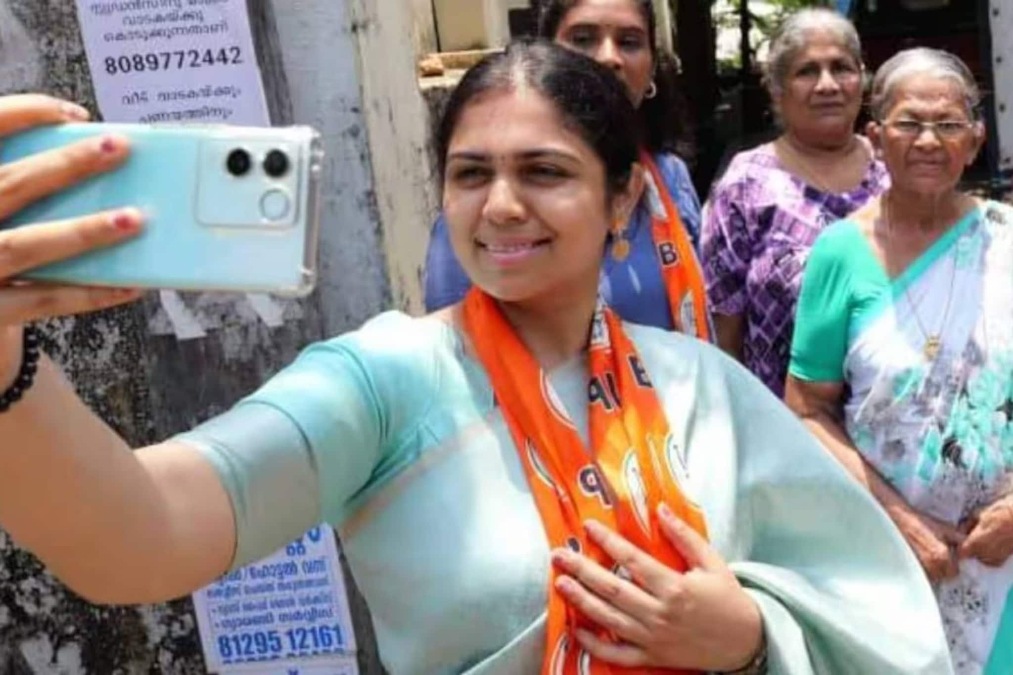 ഹൈക്കോടതി നിർദ്ദേശിച്ചാലും വോട്ടിംഗ് യന്ത്രത്തിൽ അഞ്ജലി നായരാവില്ല