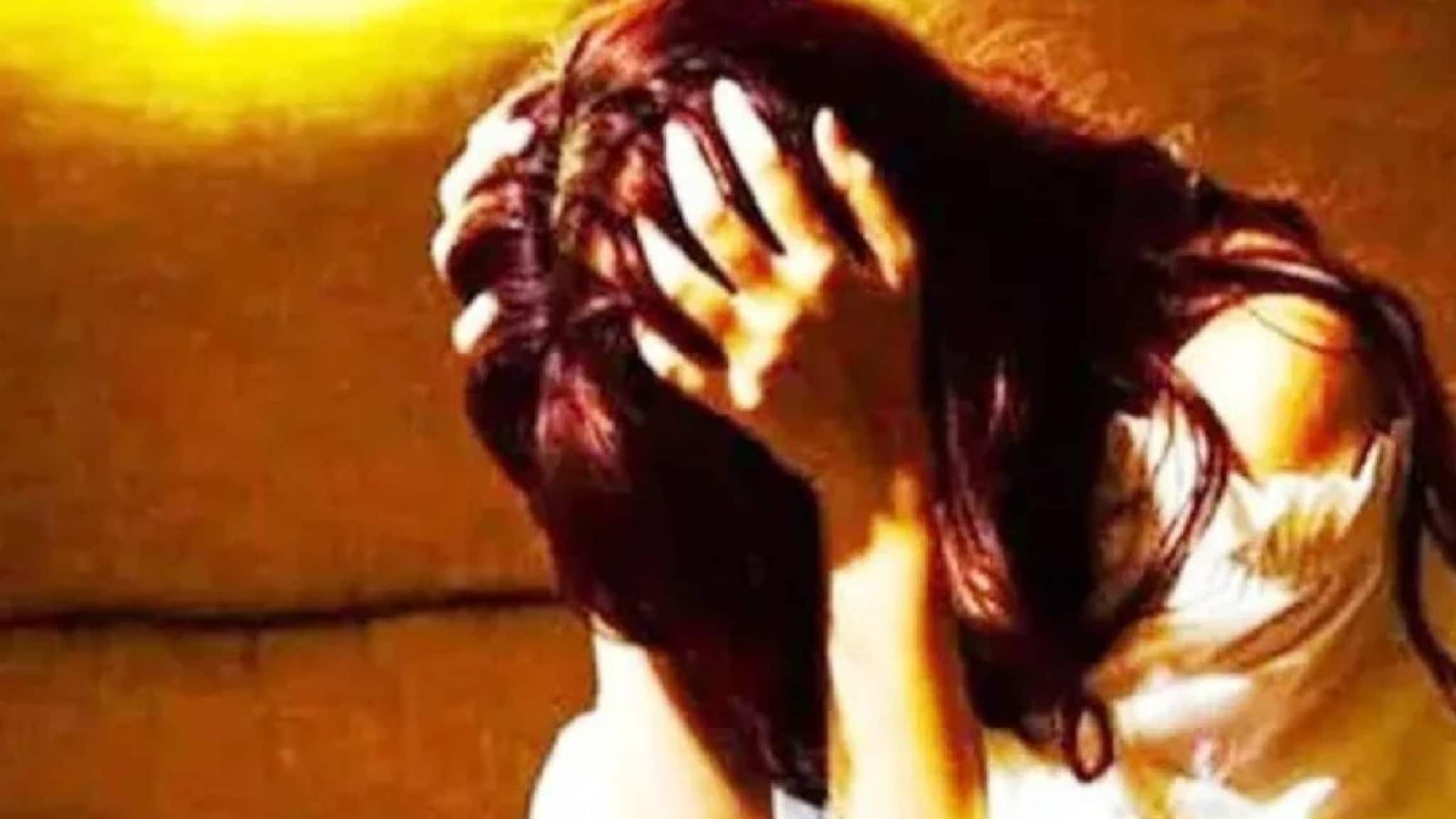 ബീഹാറിൽ യുവതിക്ക് നേരെ പരസ്യമായ ബലാത്സംഗശ്രമം; ദൃശ്യങ്ങൾ പകർത്തി നാട്ടുകാർ ബീഹാറിൽ യുവതിക്ക് നേരെ പരസ്യമായ ബലാത്സംഗശ്രമം; ദൃശ്യങ്ങൾ പകർത്തി നാട്ടുകാർ