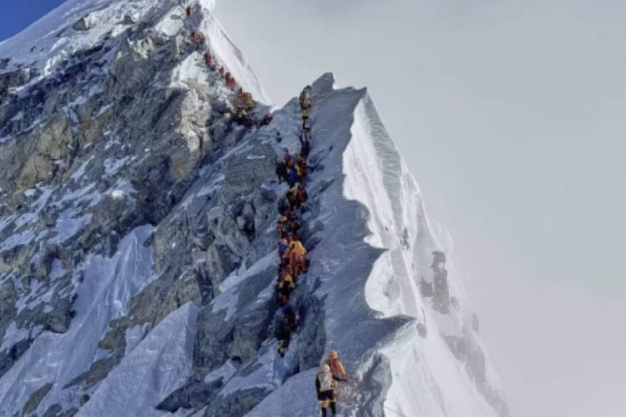 ഇൻഷുറൻസ് തട്ടിപ്പിന്റെ കൊടുമുടി! പർവതാരോഹകരെ രോഗികളാക്കി നേപ്പാളിൽ കോടിക്കണക്കിന് ഡോളറിന്റെ തട്ടിപ്പ്