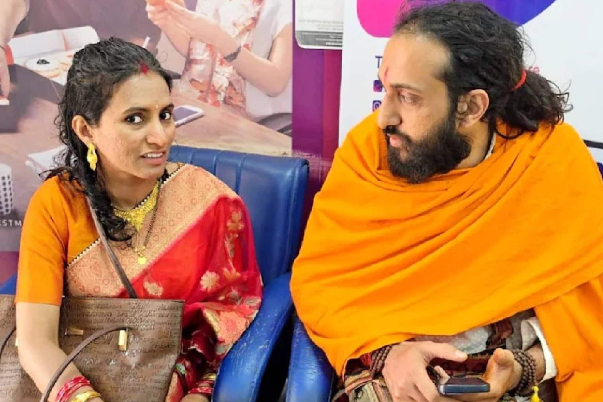 മഹാകുംഭമേളയിലൂടെ വൈറലായ ഐഐടി ബാബ വിവാഹിതനായി ; വധു എഞ്ചിനീയർ