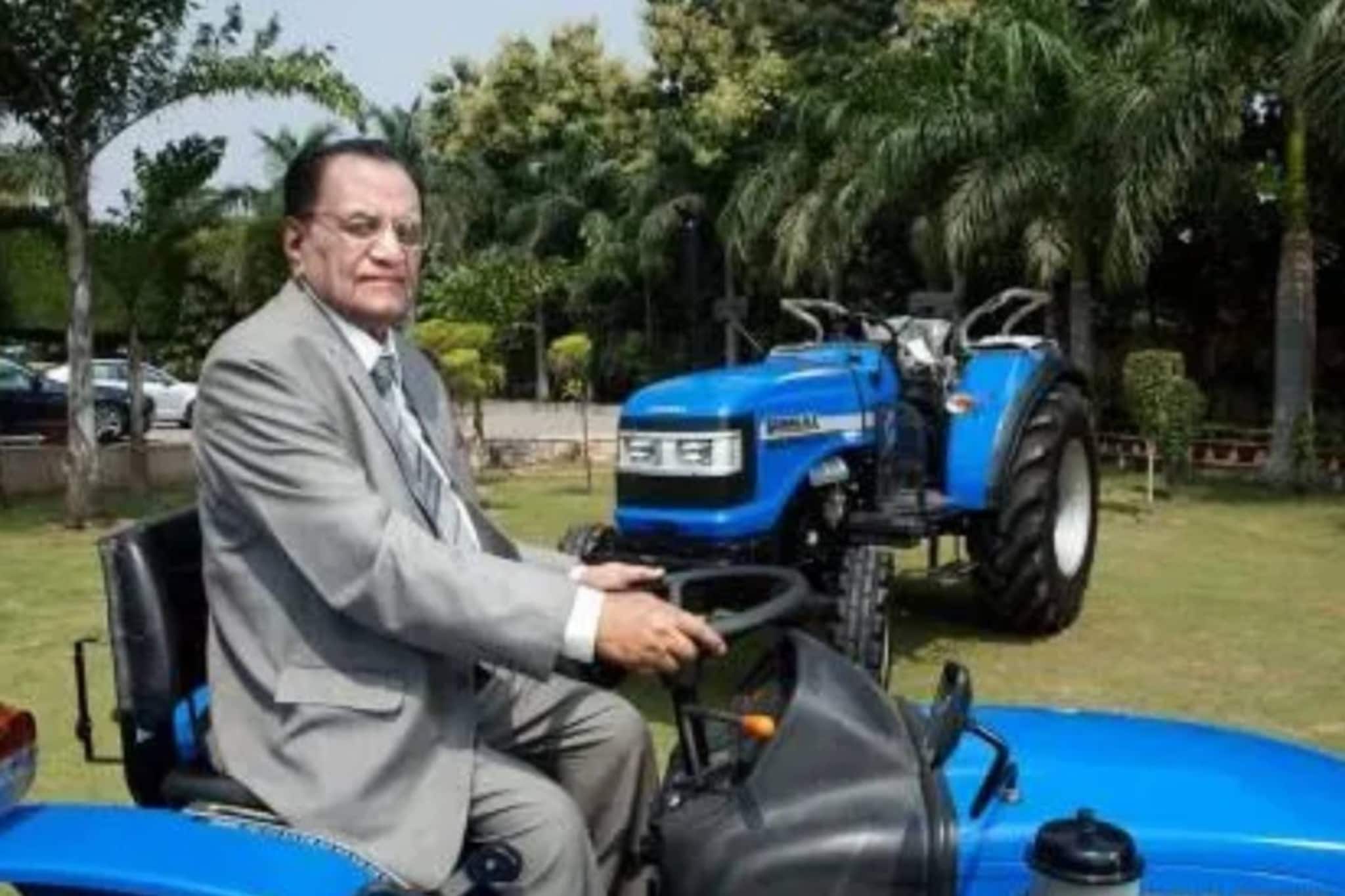 വയസ് 93; രാജ്യത്തെ ഏറ്റവും പ്രായം കൂടിയ ശതകോടീശ്വരനായി മാറിയ LIC ഏജൻ്റ്