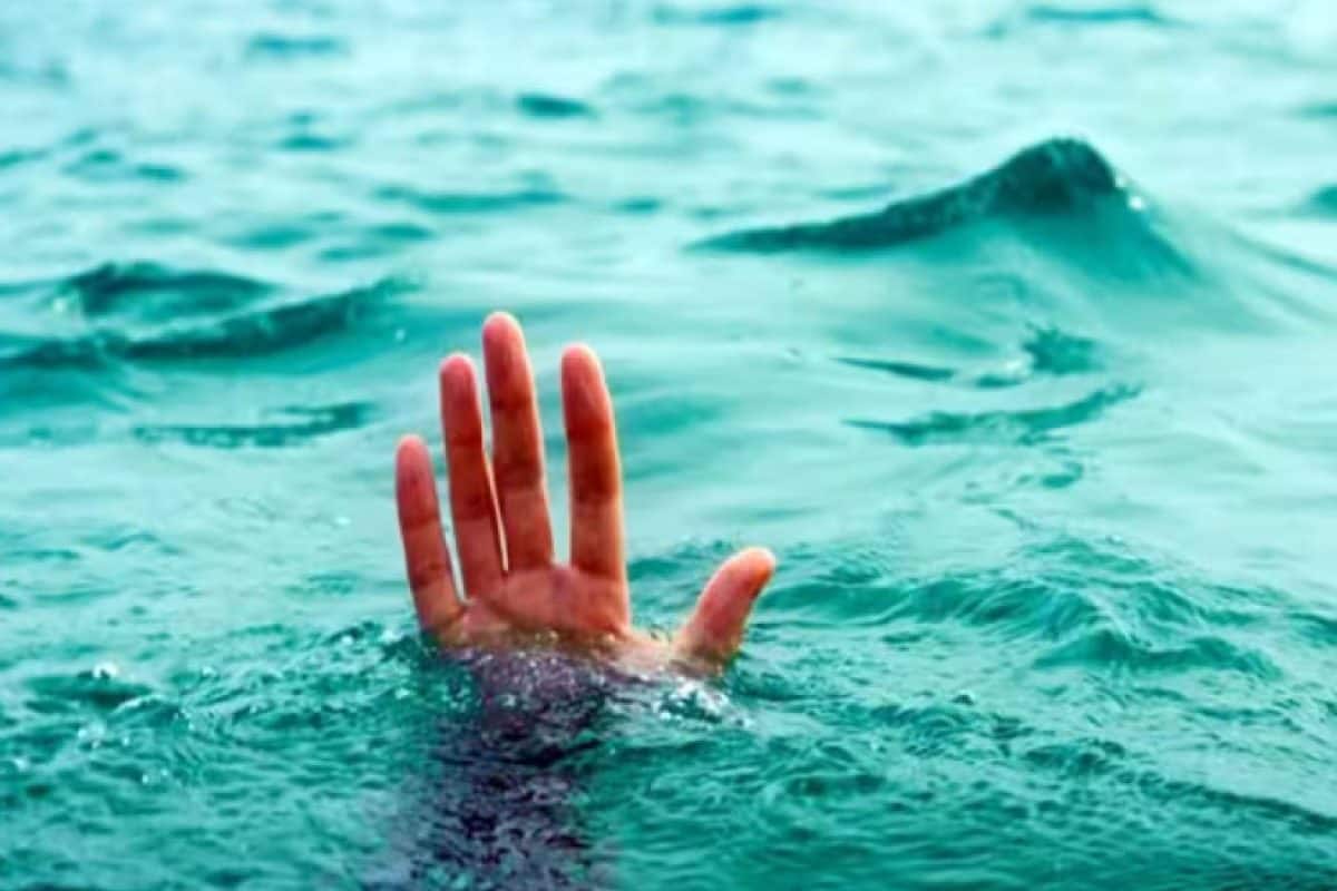 കോതമംഗലത്ത് പുഴയിൽ കുളിക്കാനിറങ്ങിയ മൂന്ന് ഡെൻ്റൽ വിദ്യാർഥികൾ മുങ്ങിമരിച്ചു