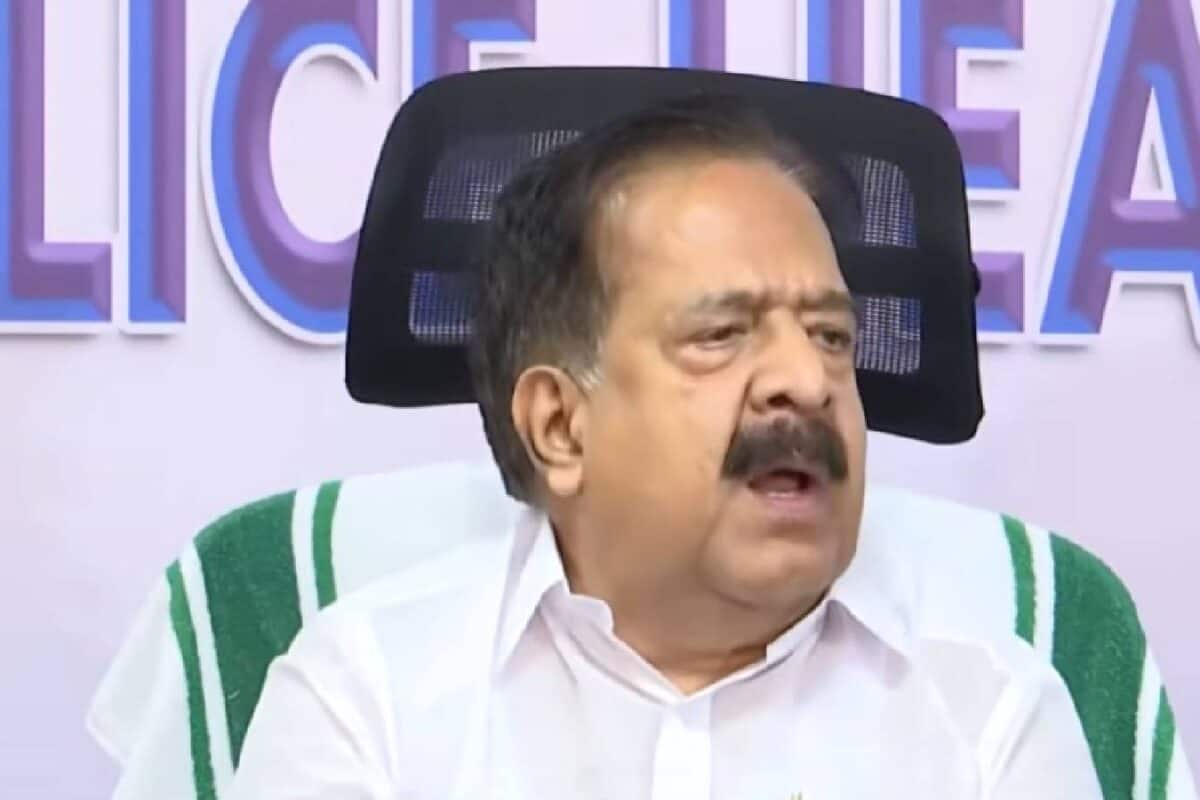 പോലീസ് സ്റ്റേഷനിൽ ഇനി 'ഗുഡ് മോര്ണിംഗ്' അല്ലെങ്കിൽ 'നമസ്കാരം'; അടിമുടി പരിഷ്കാരങ്ങളുമായി ചെന്നിത്തല