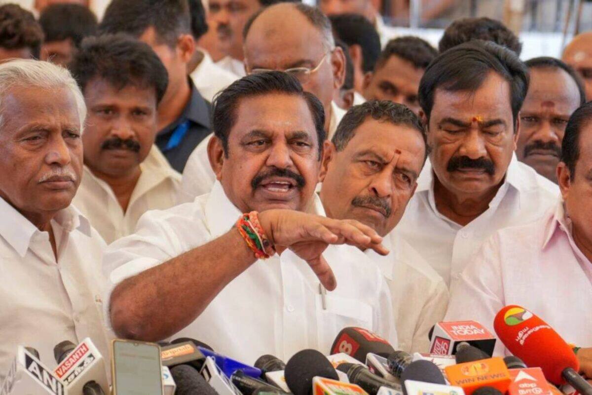 അണ്ണാഡിഎംകെയ്ക്ക് കനത്ത തിരിച്ചടി; 3 എംഎൽഎമാർ രാജിവച്ച് ടിവികെയിൽ ചേർന്നു