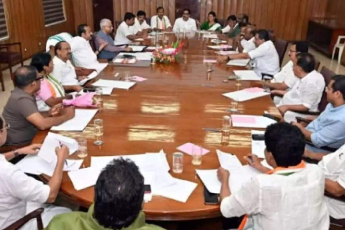 മന്ത്രിമാരുടെ ജില്ലാ ചുമതലകളിൽ തീരുമാനം; കാസർകോട് കെ.എം ഷാജി,കോഴിക്കോടിന് എ.പി അനിൽകുമാർ