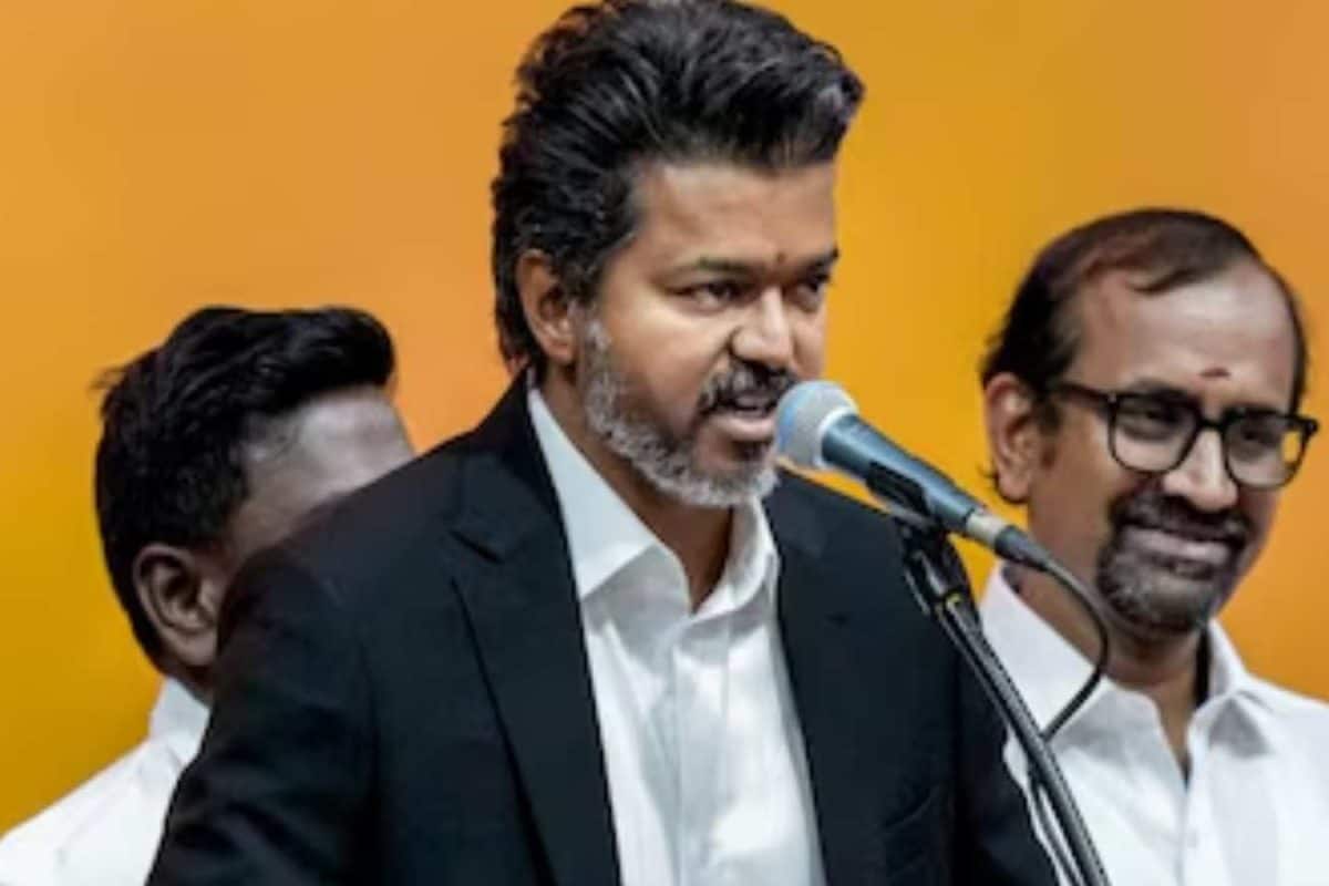 ഒരു രാജകുടുംബത്തിൽ നിന്നും വന്നവനല്ല, നിങ്ങളിൽ ഒരാൾ; മതേതര-സാമൂഹിക നീതിയുടെ പുതുയുഗം തുടങ്ങിയെന്ന് വിജയ്