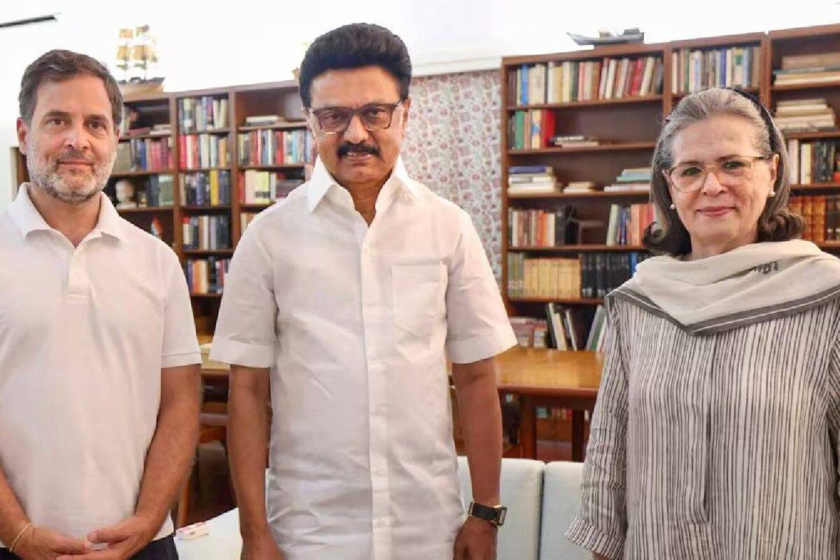 തമിഴ്നാട്ടിൽ ടിവികെയെ പിന്തുണയ്ക്കാൻ കോൺഗ്രസ് അവസാനിപ്പിച്ചത് രണ്ട് പതിറ്റാണ്ട് തുടർന്ന ഡിഎംകെ ബന്ധം