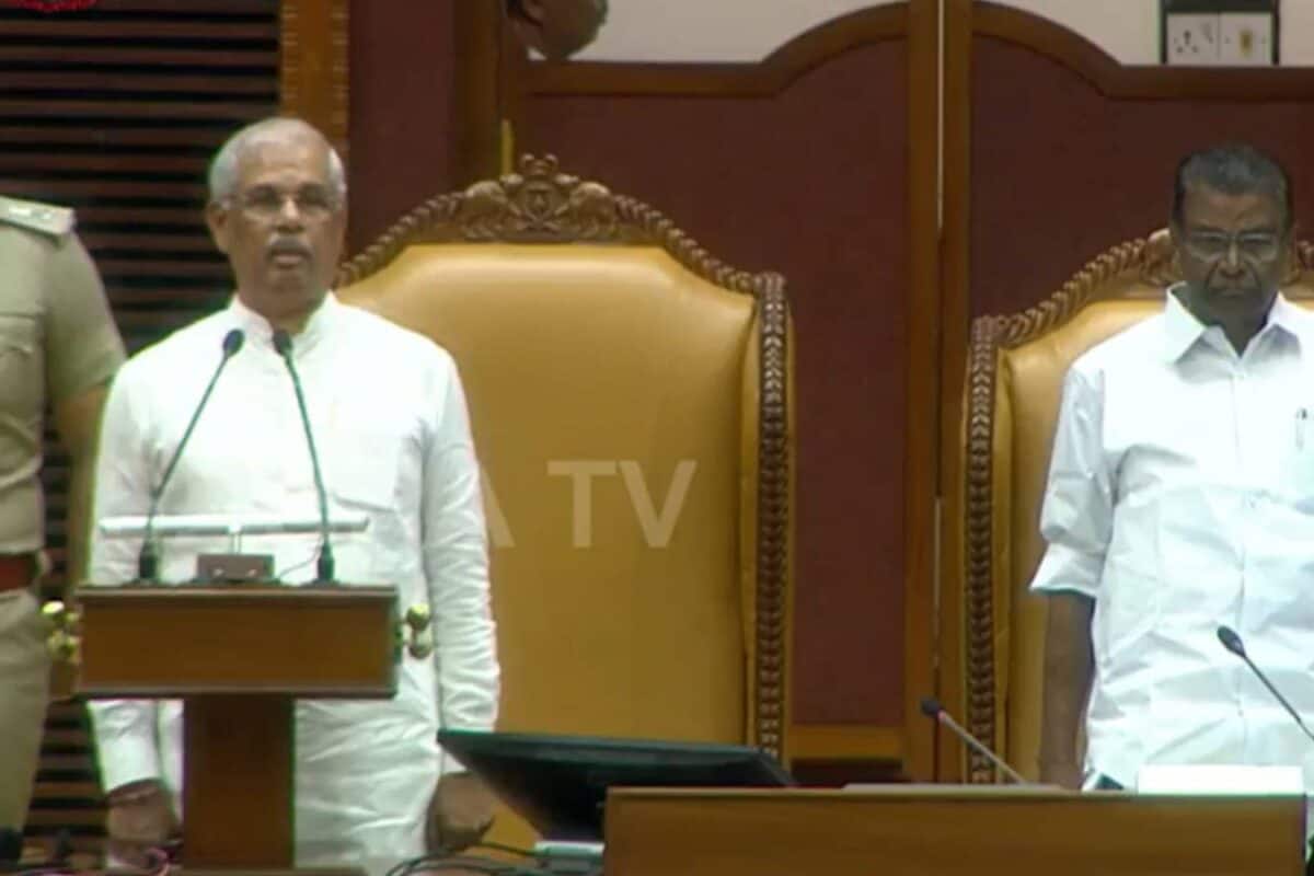 ചരിത്രത്തിലാദ്യമായി 'വന്ദേമാതരം'; പൂർണമായി ആലപിച്ചില്ല; സഭാസമ്മേളനത്തിന് തുടക്കം