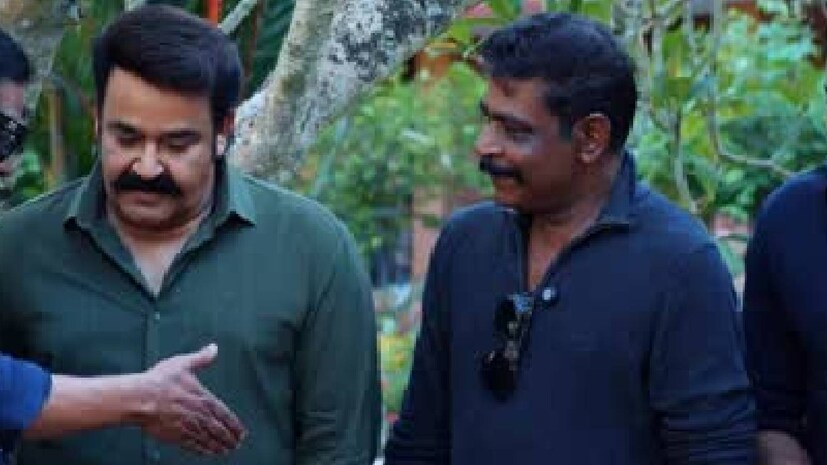 കാരണം കൂടുതൽ സമയവും ഞാൻ ആന്റണിയുടെ കൂടെയാണ് സഞ്ചരിക്കുന്നതും കഴിയുന്നതുമൊക്കെ. ഇപ്പോൾ ഞാൻ ധൈര്യമായി പറയുന്നു, എന്റെ സിനിമാ കരിയറിൽ എല്ലാ ഉയർച്ചയുടെയും അല്ലെങ്കിൽ എല്ലാ നന്മയുടെയും പിറകിൽ ആന്റണി പെരുമ്പാവൂർ എന്നൊരു വ്യക്തിയുണ്ട്. അത് സത്യമാണ്, ആ സത്യത്തെ ഞാൻ മാനിക്കുന്നു, കാരണം കൂടുതൽ സമയവും ഞാൻ ആന്റണിയുടെ കൂടെയാണ് സഞ്ചരിക്കുന്നതും കഴിയുന്നതുമൊക്കെ. ഇപ്പോൾ ഞാൻ ധൈര്യമായി പറയുന്നു, എന്റെ സിനിമാ കരിയറിൽ എല്ലാ ഉയർച്ചയുടെയും അല്ലെങ്കിൽ എല്ലാ നന്മയുടെയും പിറകിൽ ആന്റണി പെരുമ്പാവൂർ എന്നൊരു വ്യക്തിയുണ്ട്. അത് സത്യമാണ്, ആ സത്യത്തെ ഞാൻ മാനിക്കുന്നു,