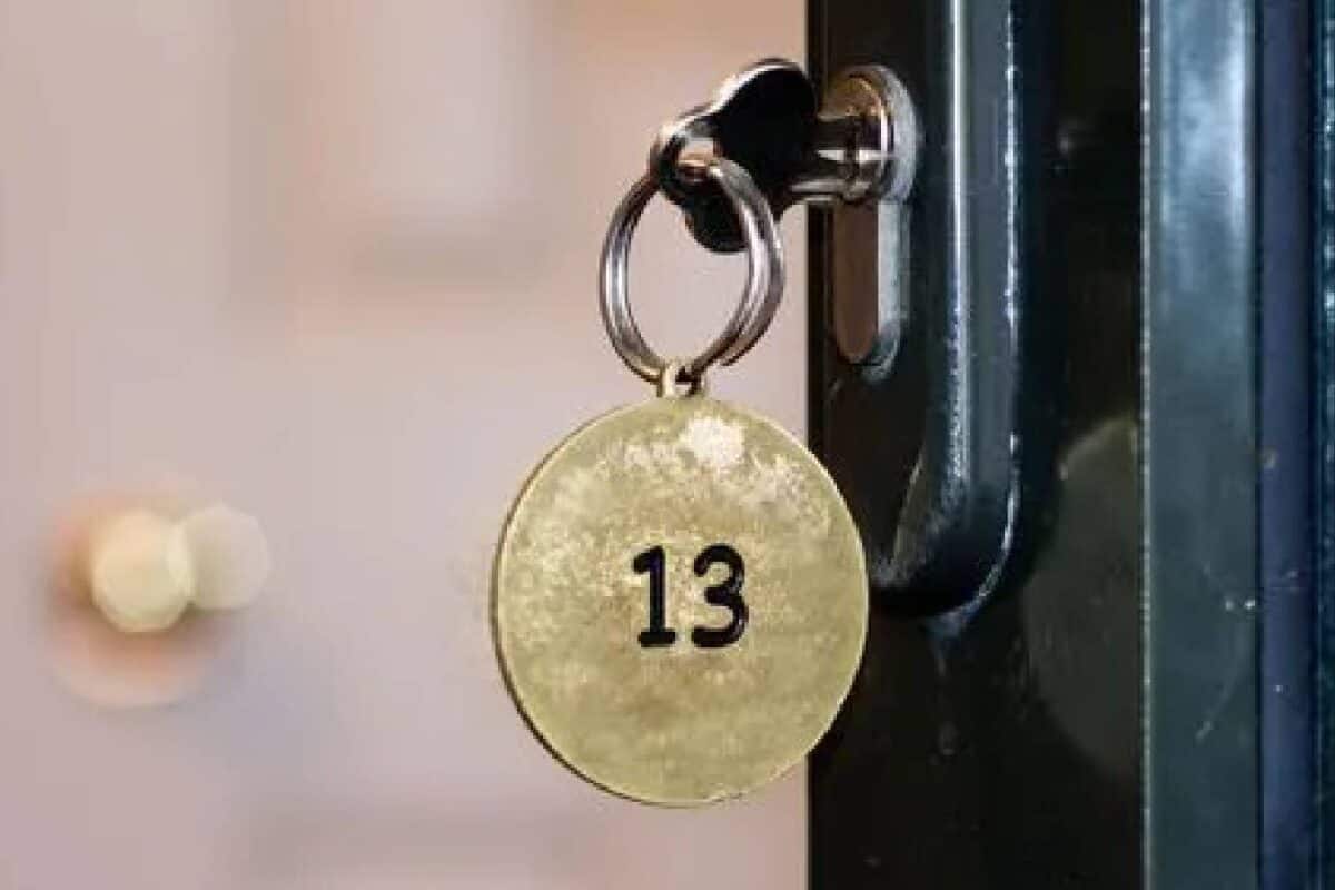 അന്ധവിശ്വാസം പോകാൻ പറ; എംഎൽഎ ഹോസ്റ്റലിലെ 13-ാം നമ്പർ മുറി കൈവിടാതെ സി.കെ. ഹരീന്ദ്രൻ