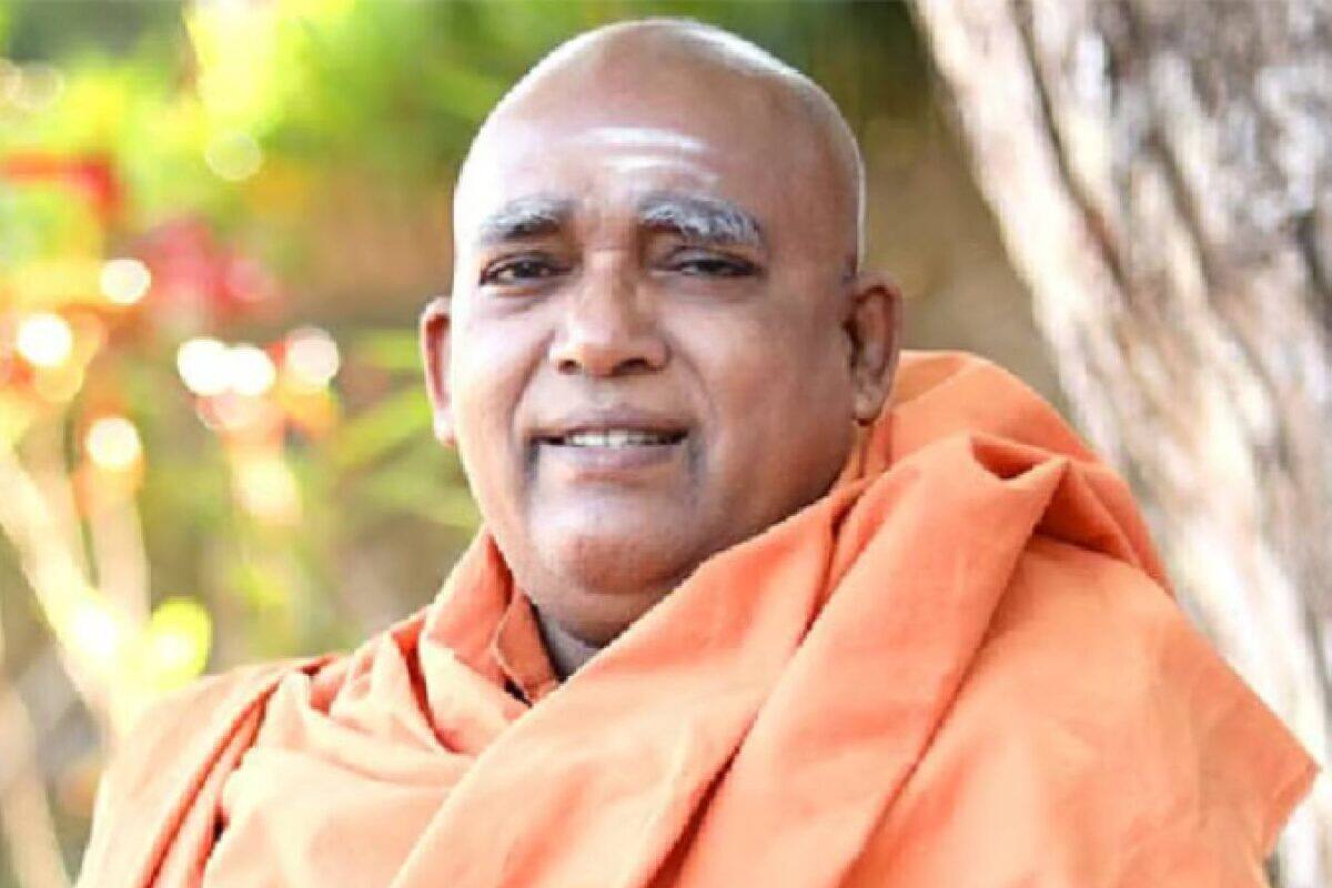 'ഒൻപത് പേർ ജയിച്ചതിൽ ആറുപേരെയെങ്കിലും മന്ത്രിയാക്കണം' മുഖ്യമന്ത്രിയോട് ശിവഗിരി മഠം