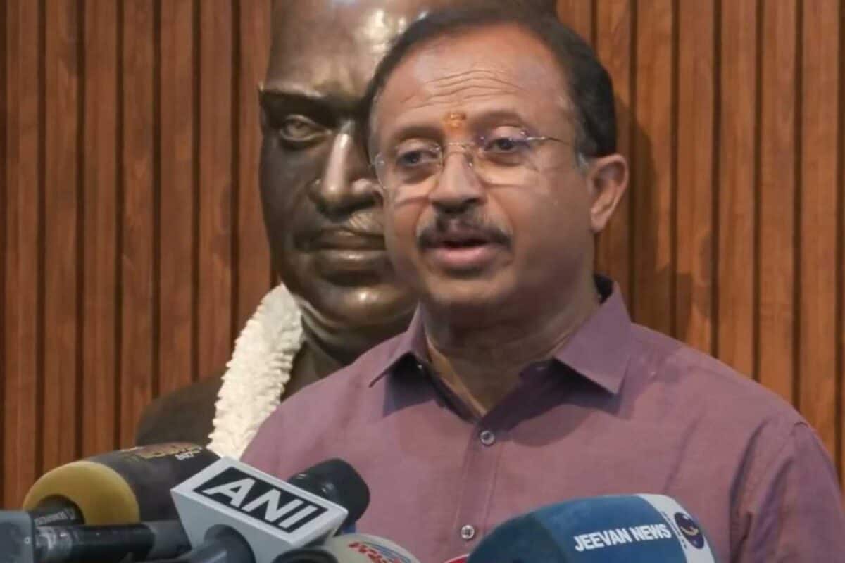 'രത്തൻ ഖേൽക്കറുടെ നിയമനം ഡീലിന്റെ ഭാഗമാണോ'? വിമർശനവുമായി വി മുരളീധരൻ