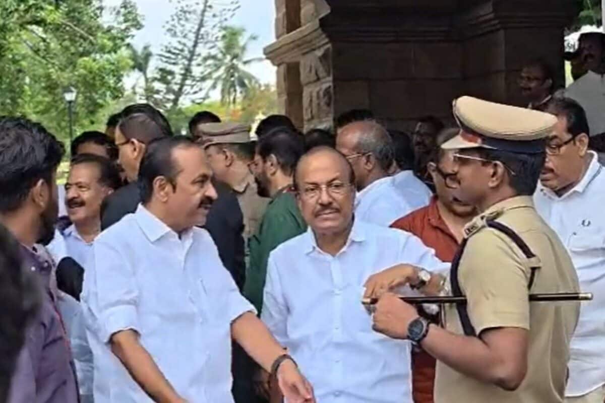 വി ഡി സതീശൻ മന്ത്രിസഭയുടെ 15 പ്രത്യേകതകളിൽ നിങ്ങൾക്ക് ഏതൊക്കെ അറിയാം ?