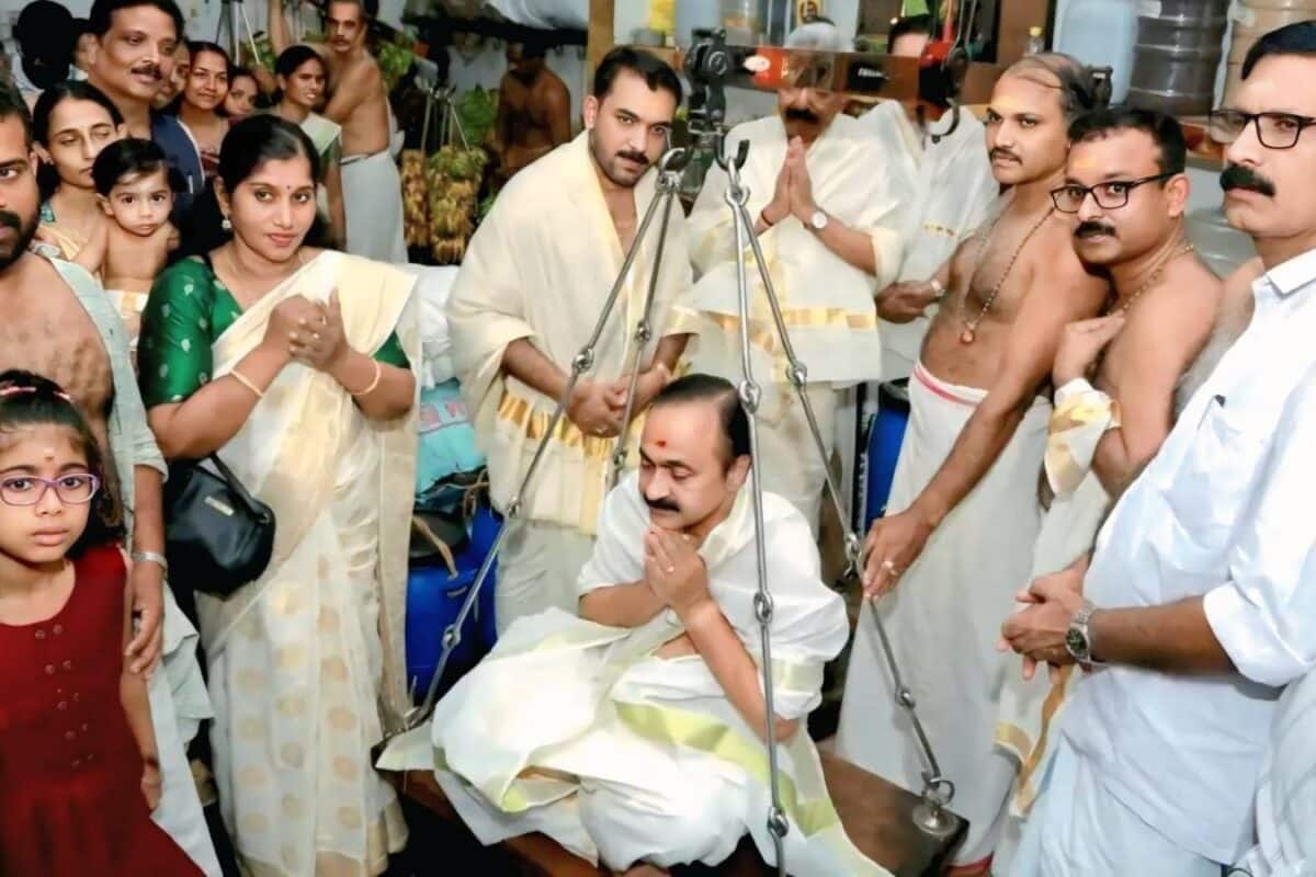 മൂന്നുപതിറ്റാണ്ടിനുശേഷം ആദ്യം; ഗുരുവായൂരിൽ ക്ഷേത്രദർശനം നടത്തിയ കേരള മുഖ്യമന്ത്രിയായി വി ഡി സതീശൻ