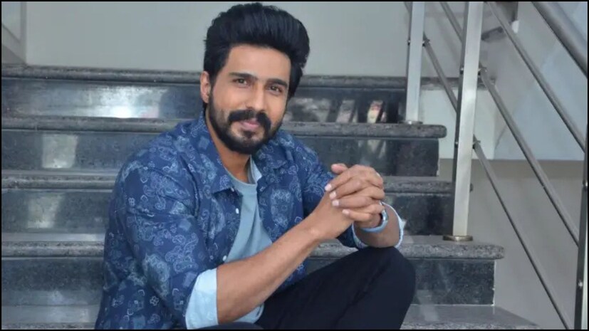  തമിഴ് സിനിമാ പ്രേമികൾക്കിടയിൽ തനതായ അഭിനയശൈലി കൊണ്ട് ശ്രദ്ധേയനായ താരമാണ് വിഷ്ണു വിശാൽ. 'വെന്നില കബഡി കൂട്ടം' എന്ന ചിത്രത്തിലെ ഗ്രാമീണ യുവാവിന്റെ വേഷത്തിലൂടെ അരങ്ങേറ്റം കുറിച്ച അദ്ദേഹം, പിന്നീട് വേറിട്ട കഥാപാത്രങ്ങളിലൂടെയാണ് ജനശ്രദ്ധ നേടിയത്. 'കുള്ളനാരി കൂട്ടം', 'ജീവ', 'ഇൻട്രു നേട്രു നാളൈ', 'രാക്ഷസൻ', 'കട്ടാ ഗുസ്തി' തുടങ്ങി മികച്ച പ്രമേയങ്ങളുള്ള സിനിമകൾ അവതരിപ്പിച്ചതിലൂടെ തമിഴകത്ത് സ്വന്തമായി ഒരു ഇടം കണ്ടെത്താൻ ഈ യുവതാരത്തിന് സാധിച്ചിട്ടുണ്ട്.