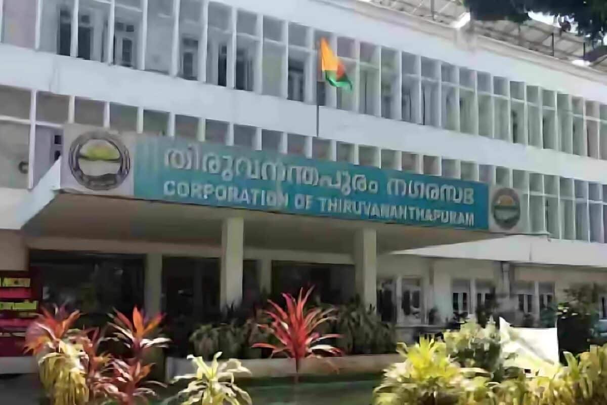 'ദൈവങ്ങളും ബലിദാനികളും പാടില്ല'; വീണ്ടും സത്യപ്രതിജ്ഞ ചെയ്യേണ്ട 20 ബിജെപി കൗൺസിലർമാർ