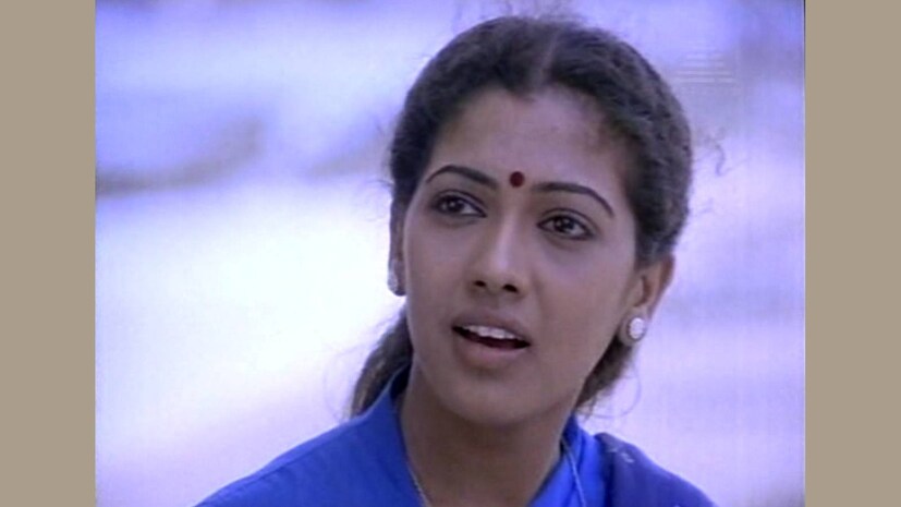 'ആർ' അക്ഷരമുള്ള ഭാരതിരാജയുടെ പുതുമുഖങ്ങൾ ബ്ലോക്ക്ബസ്റ്ററുകൾ സൃഷ്ടിച്ചുകൊണ്ടിരിക്കുമ്പോൾ ആർ-ഫാക്ടർ മാന്ത്രികത എന്നപോലെ പ്രവർത്തിച്ചു. 1986-ൽ, 'കടലോര കവിതൈകൾ' എന്ന ചിത്രത്തിലൂടെ രേഖ (സുമതി ജോസഫൈൻ) വെള്ളിത്തിരയിലേക്ക്. തുടർന്ന് രേഖ നിരവധി തമിഴ്, മലയാളം സൂപ്പര്ഹിറ്റുകളിൽ അഭിനയിച്ചു. 1979-ൽ, ഭാരതിരാജ വാർപുഗൾ (1979) എന്ന ചിത്രത്തിലൂടെ രതി അഗ്നിഹോത്രിയെ അവതരിപ്പിച്ചു, തുടർന്ന് നിഴൽഗൾ (1980) എന്ന ചിത്രത്തിലൂടെ രോഹിണി, എൻ ഉയിർ തോഴൻ (1990) എന്ന ചിത്രത്തിലൂടെ രമ എന്ന ശാന്തി, നാടോടി തെൻട്രൽ (1992) എന്ന ചിത്രത്തിലൂടെ രഞ്ജിത എന്ന ശ്രീ വല്ലിയും, താജ്മഹൽ (1999) എന്ന ചിത്രത്തിലൂടെ റിയ സെന്നും എത്തി 'ആർ' അക്ഷരമുള്ള ഭാരതിരാജയുടെ പുതുമുഖങ്ങൾ ബ്ലോക്ക്ബസ്റ്ററുകൾ സൃഷ്ടിച്ചുകൊണ്ടിരിക്കുമ്പോൾ ആർ-ഫാക്ടർ മാന്ത്രികത എന്നപോലെ പ്രവർത്തിച്ചു. 1986-ൽ, 'കടലോര കവിതൈകൾ' എന്ന ചിത്രത്തിലൂടെ രേഖ (സുമതി ജോസഫൈൻ) വെള്ളിത്തിരയിലേക്ക്. തുടർന്ന് രേഖ നിരവധി തമിഴ്, മലയാളം സൂപ്പര്ഹിറ്റുകളിൽ അഭിനയിച്ചു. 1979-ൽ, ഭാരതിരാജ വാർപുഗൾ (1979) എന്ന ചിത്രത്തിലൂടെ രതി അഗ്നിഹോത്രിയെ അവതരിപ്പിച്ചു, തുടർന്ന് നിഴൽഗൾ (1980) എന്ന ചിത്രത്തിലൂടെ രോഹിണി, എൻ ഉയിർ തോഴൻ (1990) എന്ന ചിത്രത്തിലൂടെ രമ എന്ന ശാന്തി, നാടോടി തെൻട്രൽ (1992) എന്ന ചിത്രത്തിലൂടെ രഞ്ജിത എന്ന ശ്രീ വല്ലിയും, താജ്മഹൽ (1999) എന്ന ചിത്രത്തിലൂടെ റിയ സെന്നും എത്തി