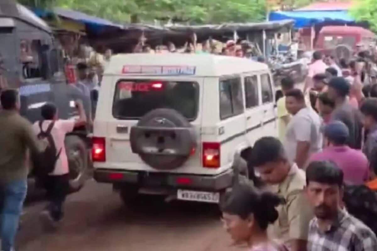 ബംഗാളിൽ തൃണമൂൽ നേതാക്കൾക്ക് നേരെ ജനരോഷം;ഒരു ദിവസത്തിനിടെ മൂന്നിടത്ത് ചീമുട്ടയേറ്