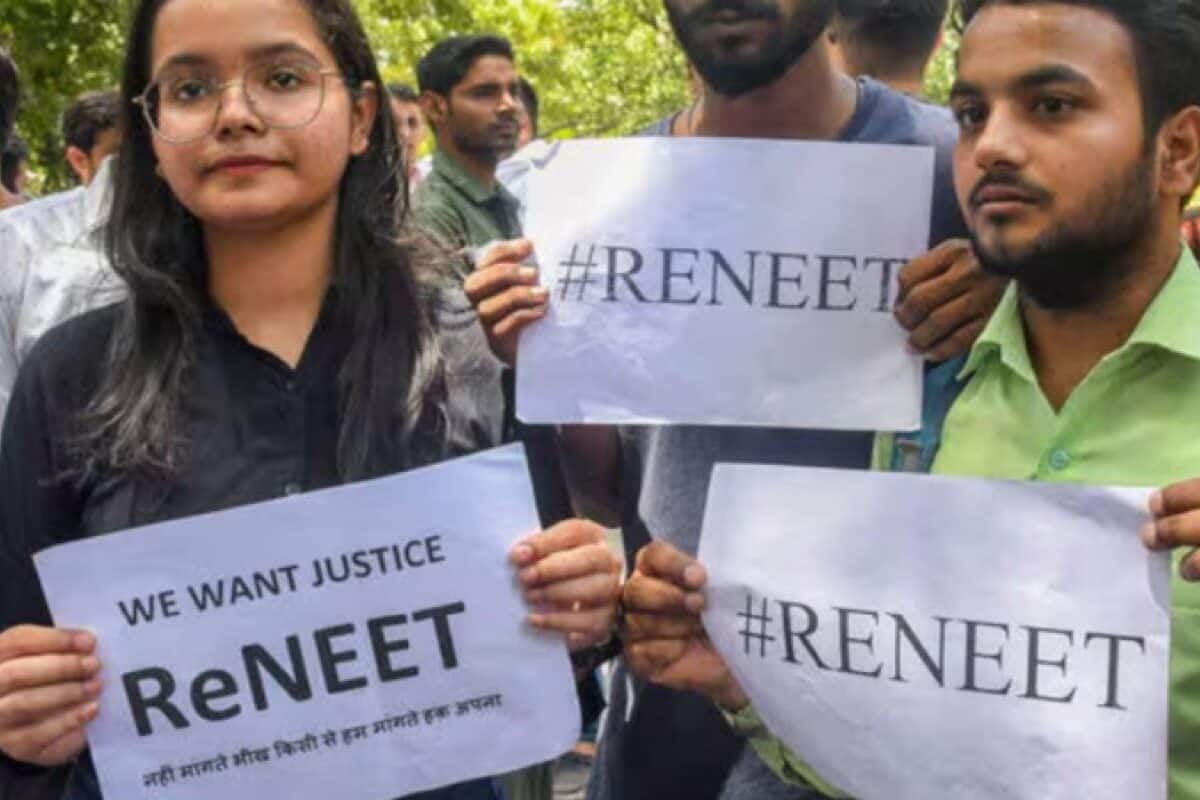നീറ്റ് പുനഃപരീക്ഷ; ചോദ്യപേപ്പറുകൾ 18 കേന്ദ്രങ്ങളിൽ നിന്ന് വ്യോമസേന എത്തിക്കും