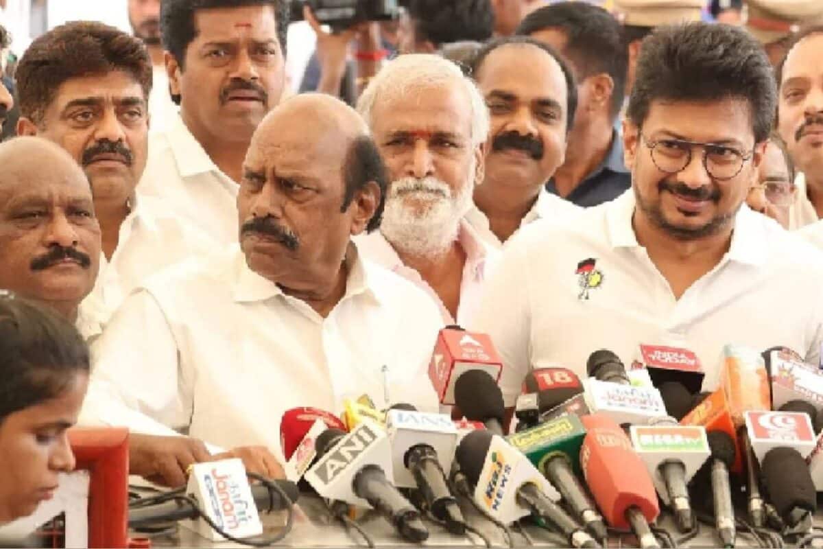 'കോടതിയിൽ ഭർത്താവിനെ തിരയുന്ന ഭാര്യ'; ഉദയനിധി സ്റ്റാലിന്റെ ഒളിയമ്പ് ആർക്ക് നേരെ?