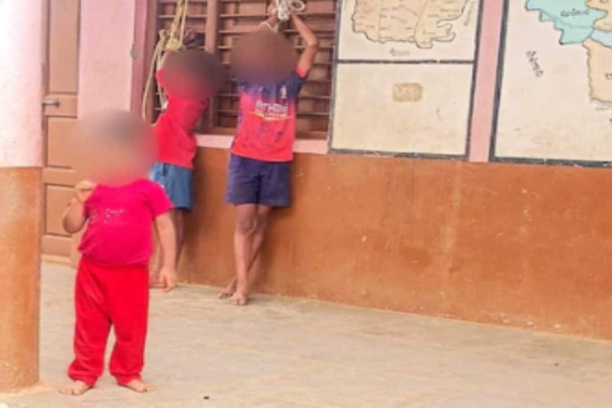 ക്രിക്കറ്റ് കളിക്കിടെ ബോൾ സ്ത്രീയുടെ ദേഹത്തുകൊണ്ടു, കുട്ടികളെ ജനാലയിൽ കെട്ടിയിട്ട് ചെരുപ്പുകൊണ്ട് മർദ്ദിച്ച് നാട്ടുകാർ; കൊടുംക്രൂരത കർണാടകയിൽ